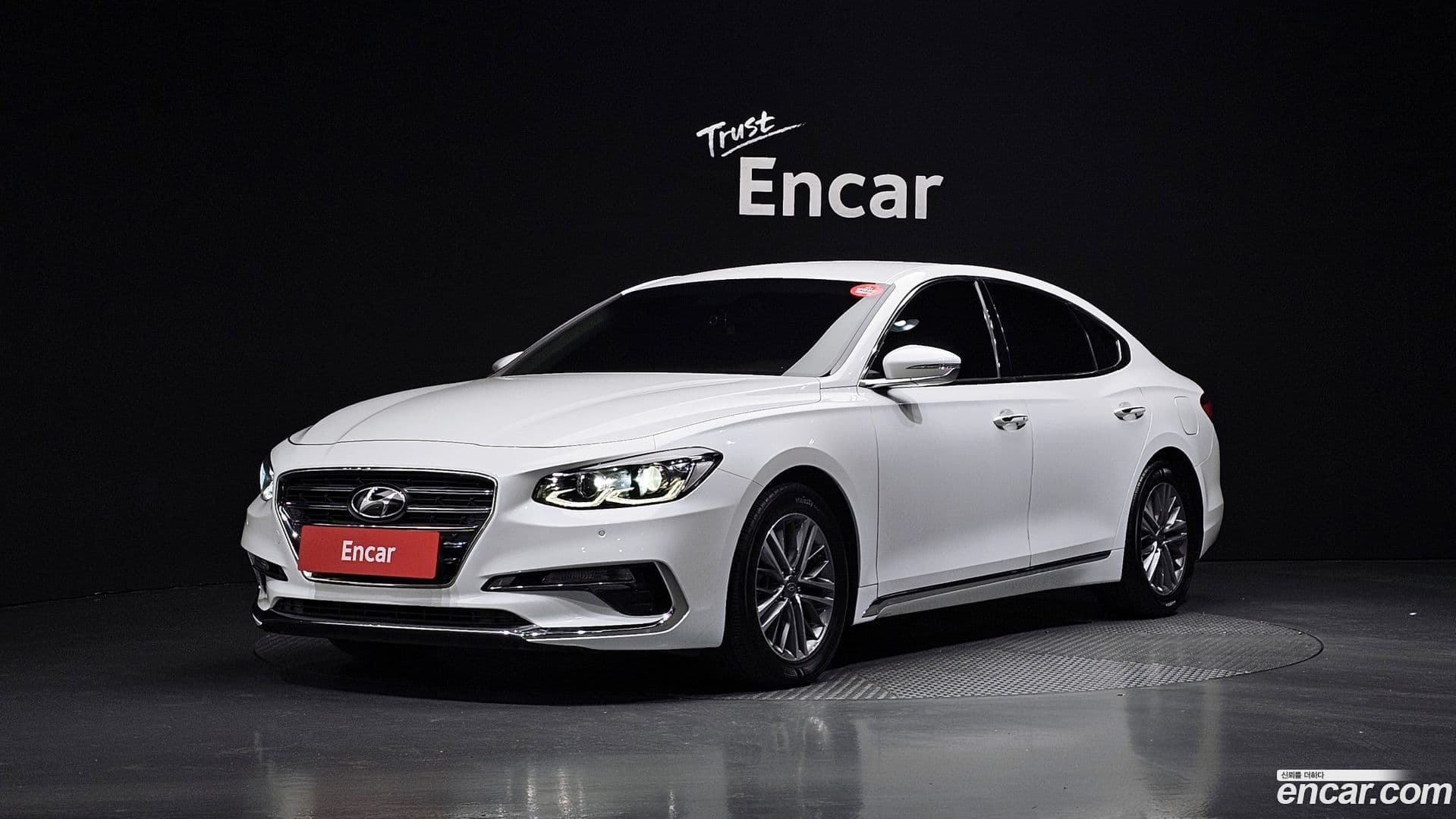 Main__Slider__Photo:Grandeur Hyundai 2017.8-0