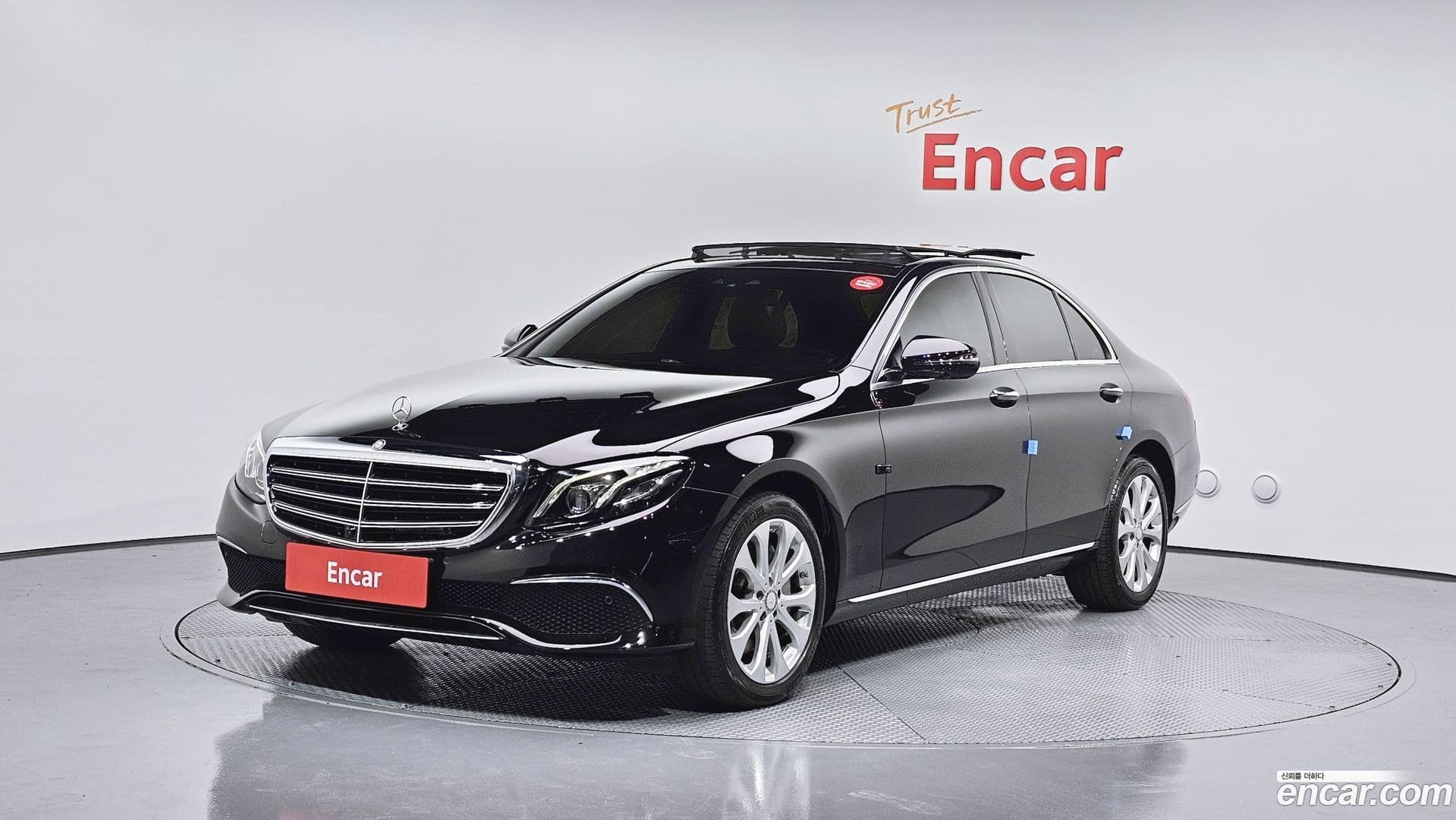Main__Slider__Photo:E-Class Mercedes-Benz 2016.11-0