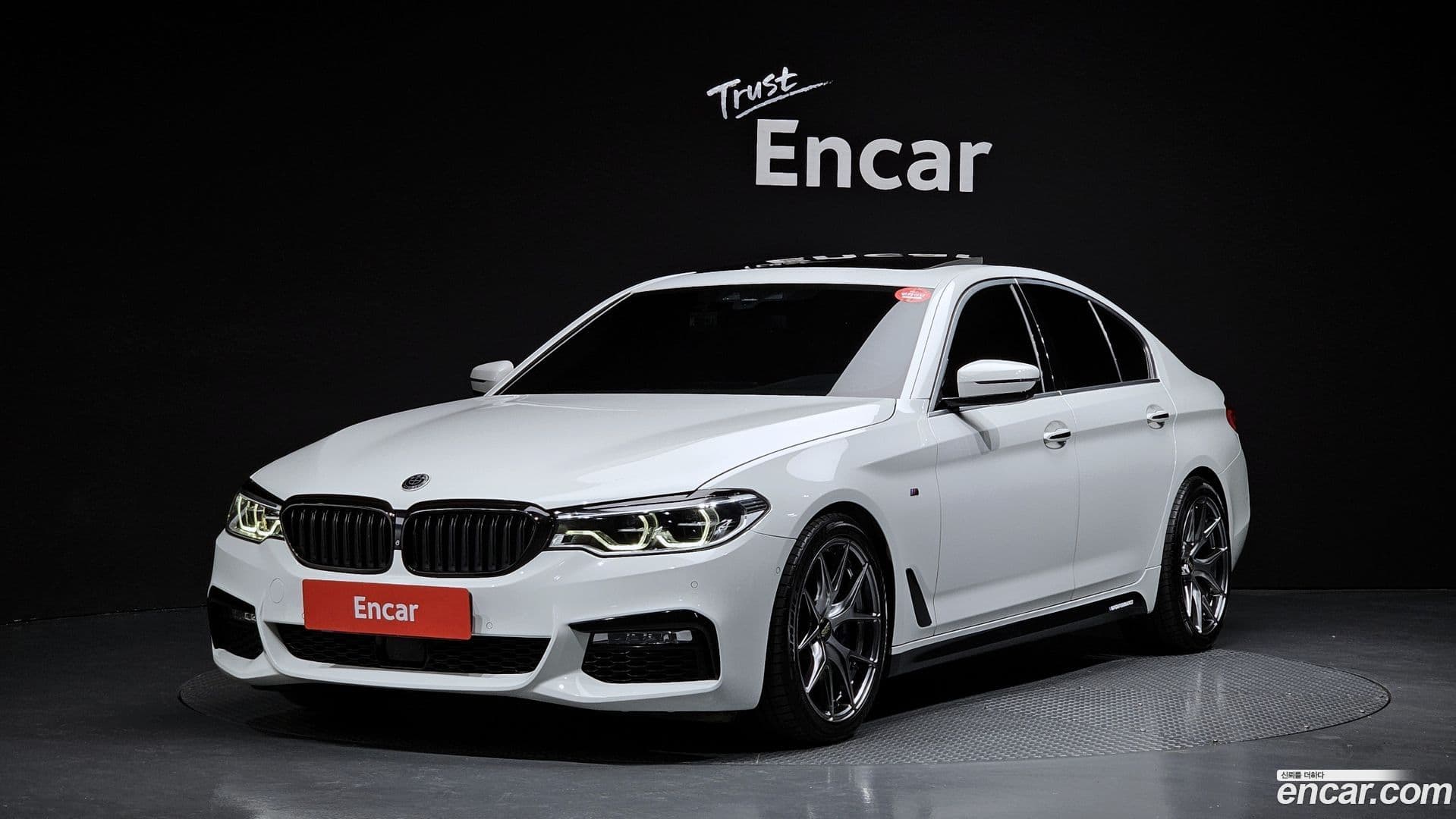 Main__Slider__Photo:5-Series BMW 2017.9-0