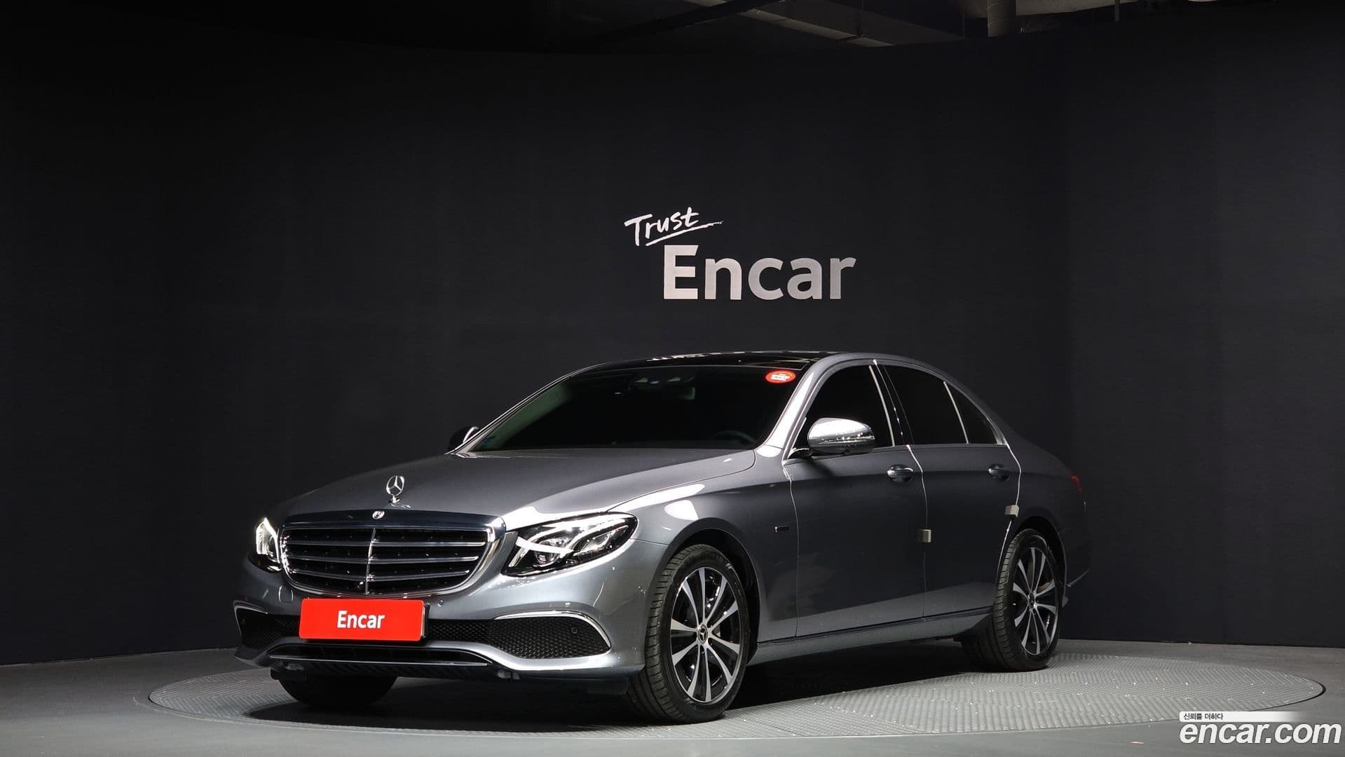 Main__Slider__Photo:E-Class Mercedes-Benz 2019.11-0
