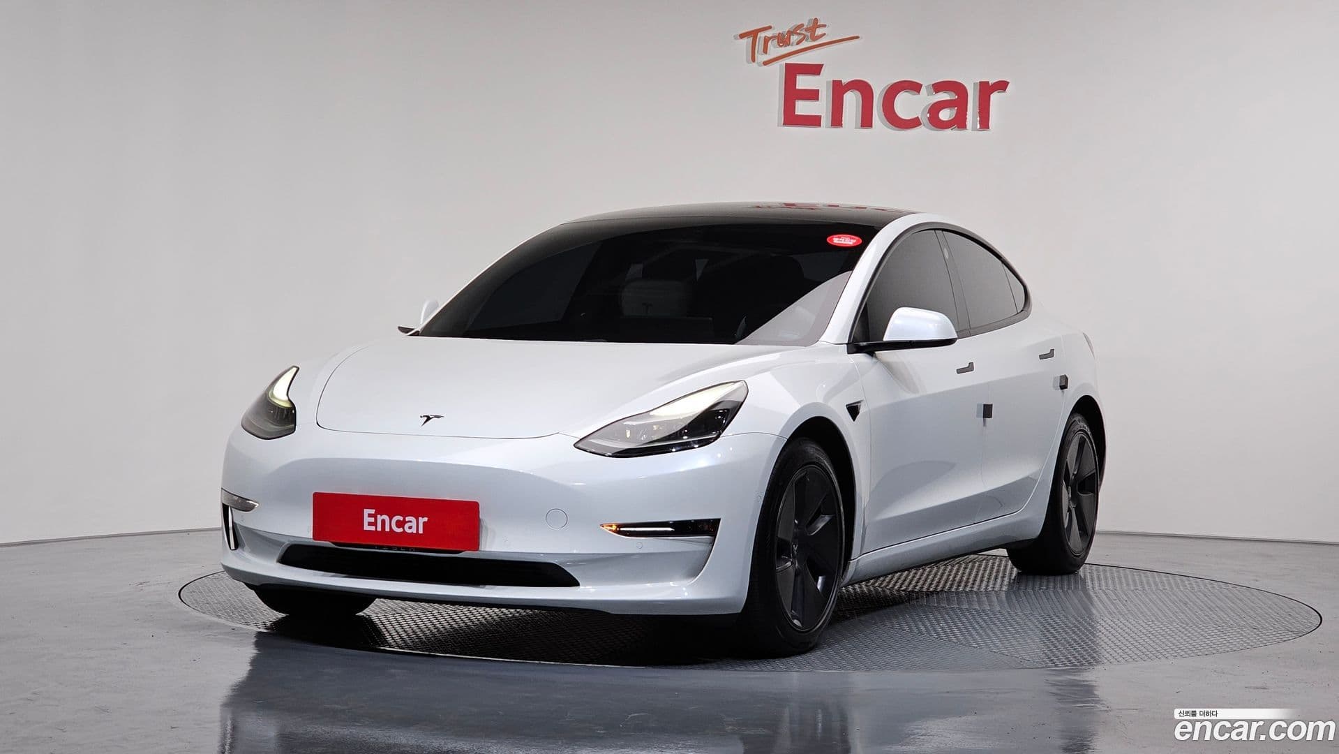 Main__Slider__Photo:Model 3 Tesla 2021.2-0