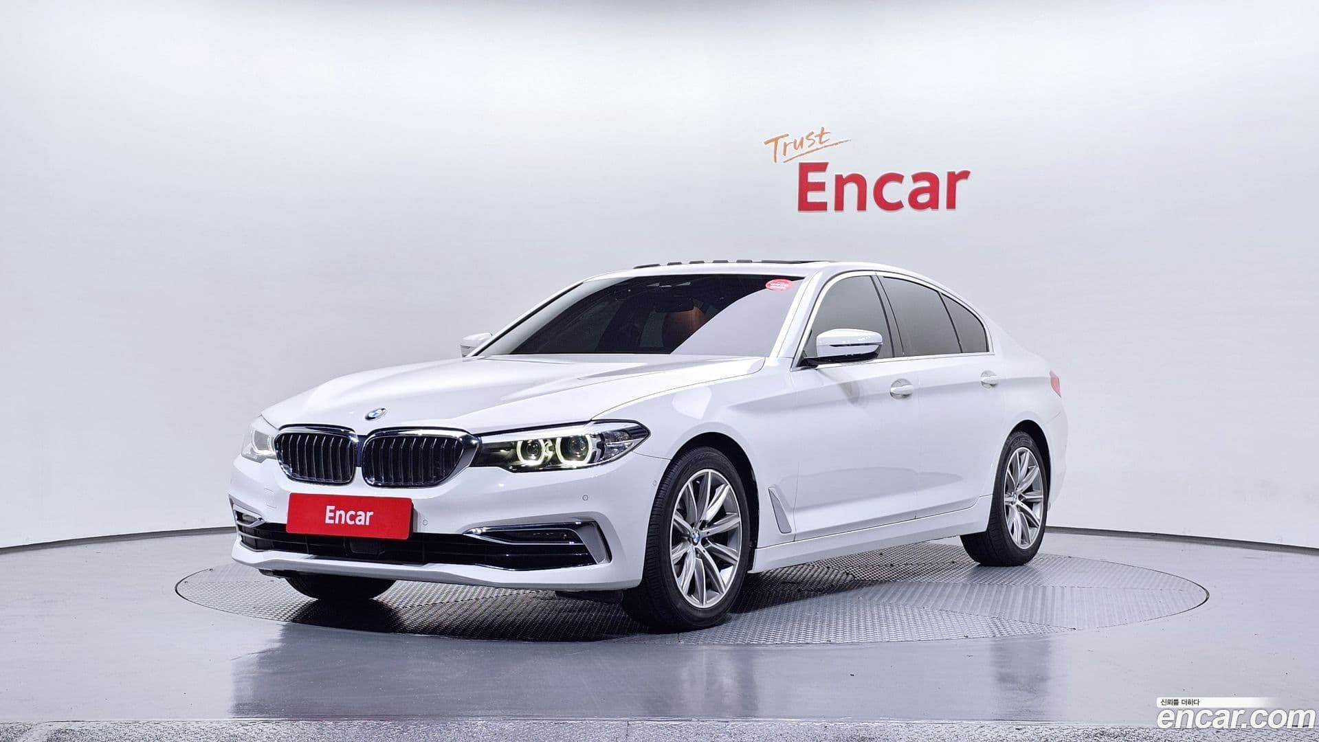 Main__Slider__Photo:5-Series BMW 2019.4-0