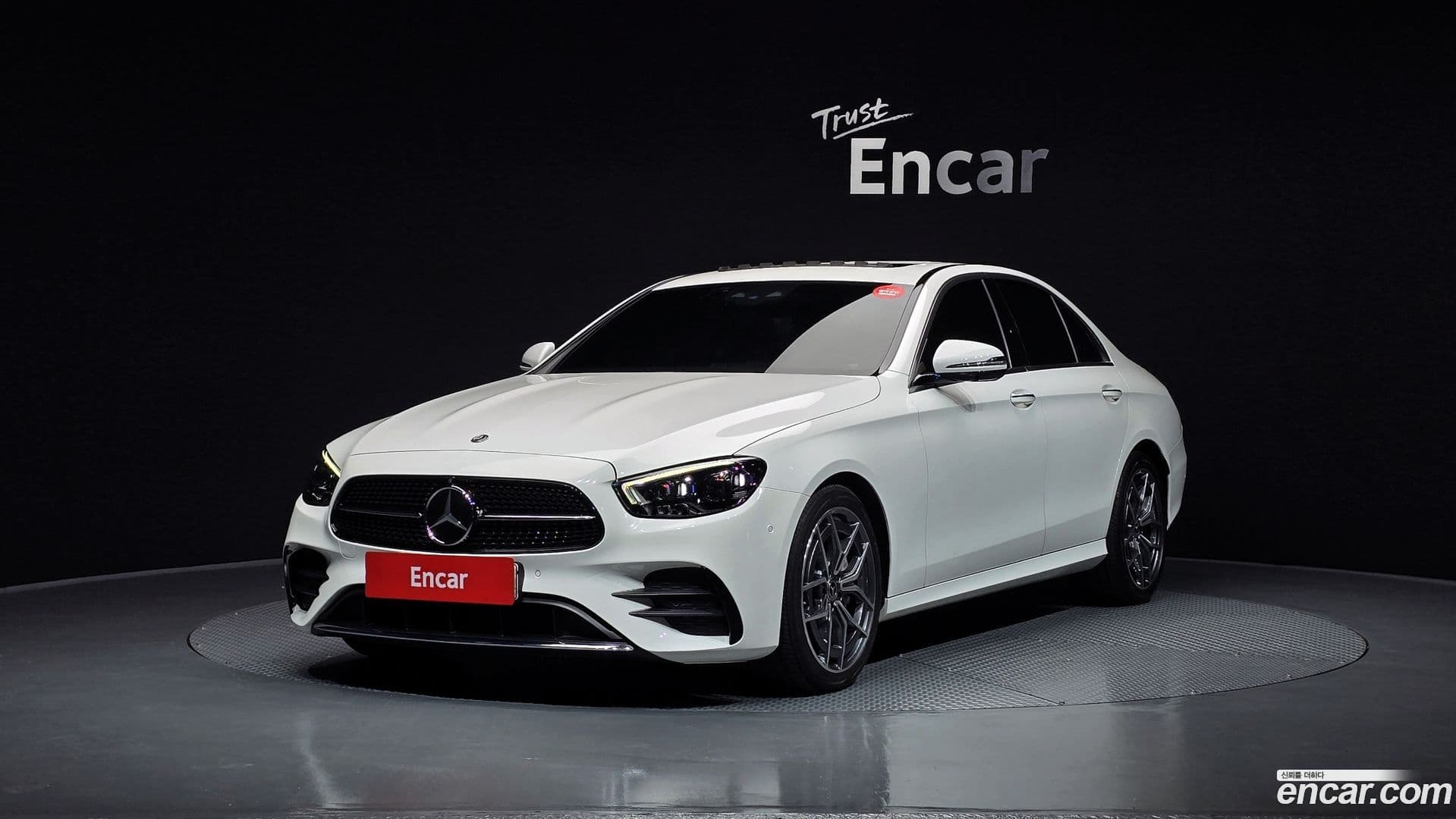Main__Slider__Photo:E-Class Mercedes-Benz 2020.10-0