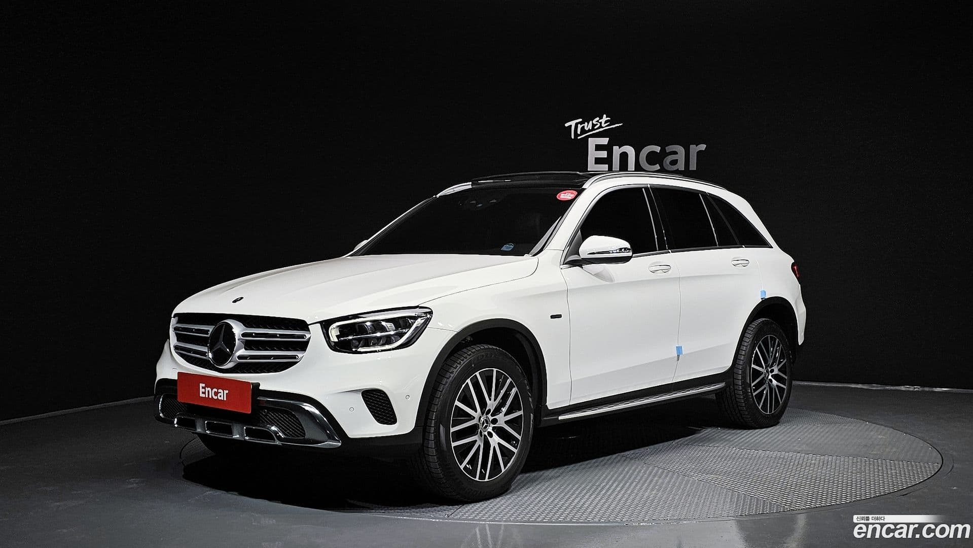 Main__Slider__Photo:GLC-Class Mercedes-Benz 2021.0-0