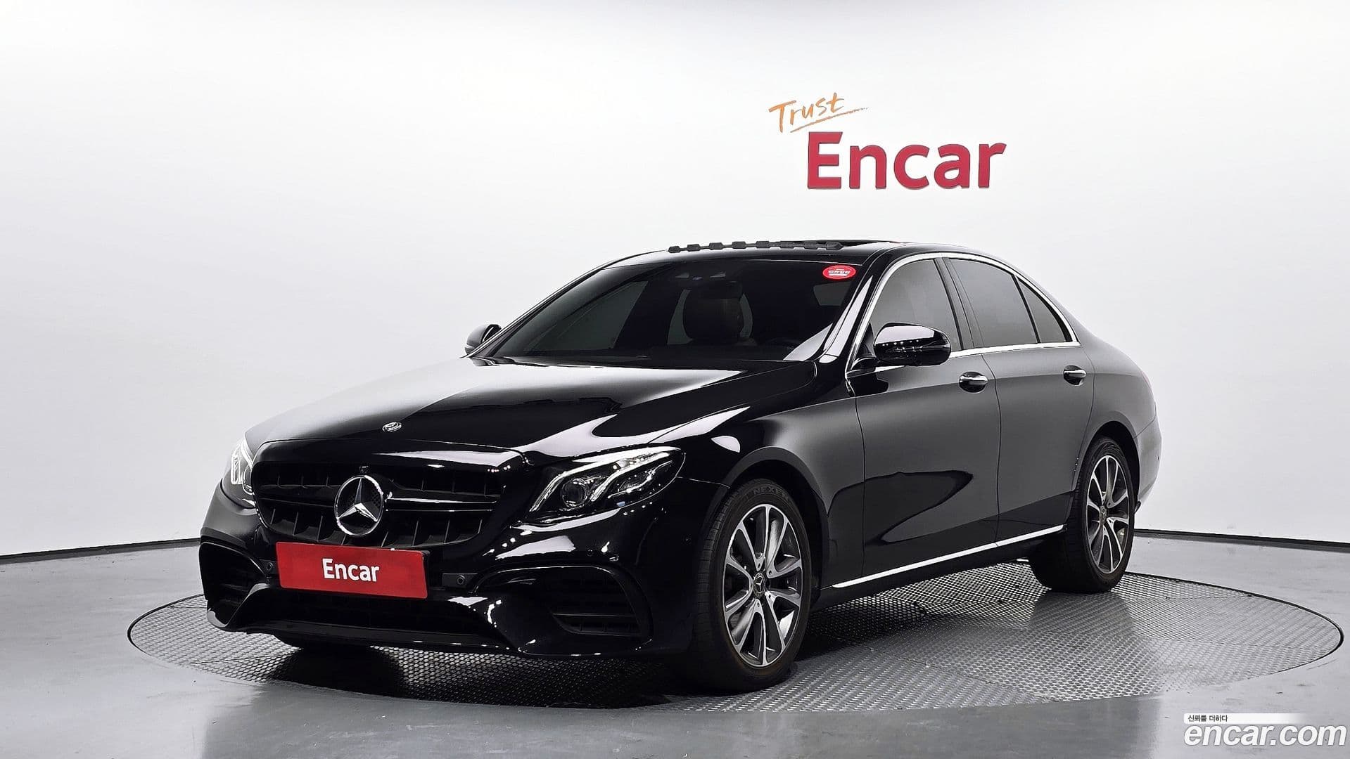 Main__Slider__Photo:E-Class Mercedes-Benz 2019.2-0