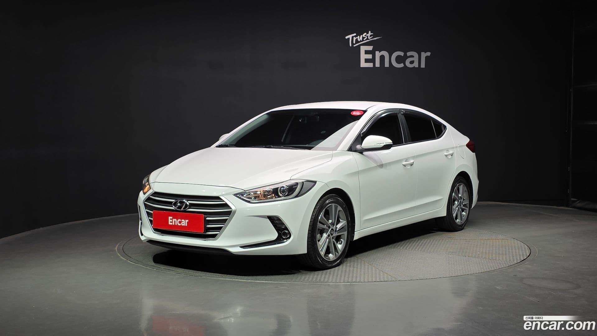 Main__Slider__Photo:AVANTE Hyundai 2017.10-0