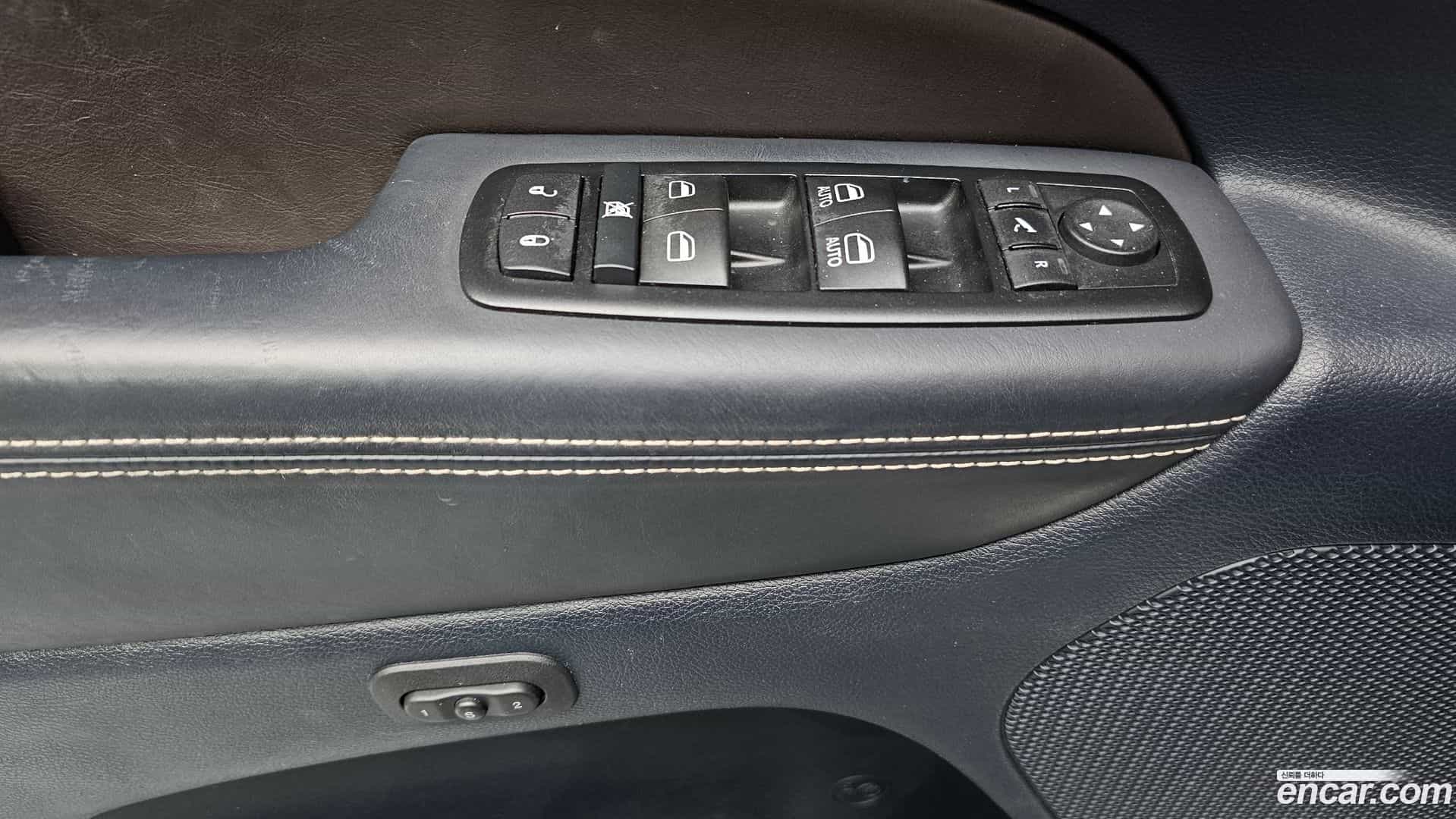 Cherokee Jeep 2015.4-OPTION-016
