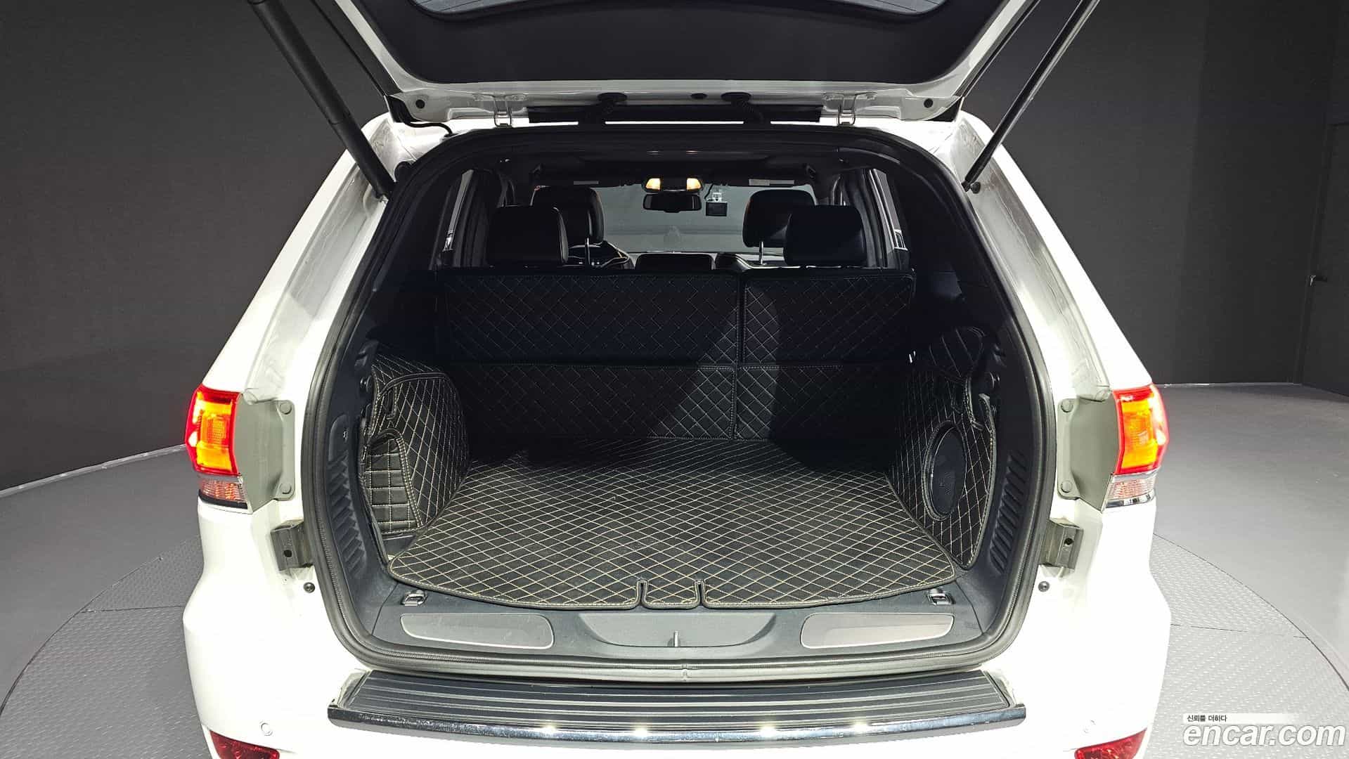 Cherokee Jeep 2015.4-OPTION-024