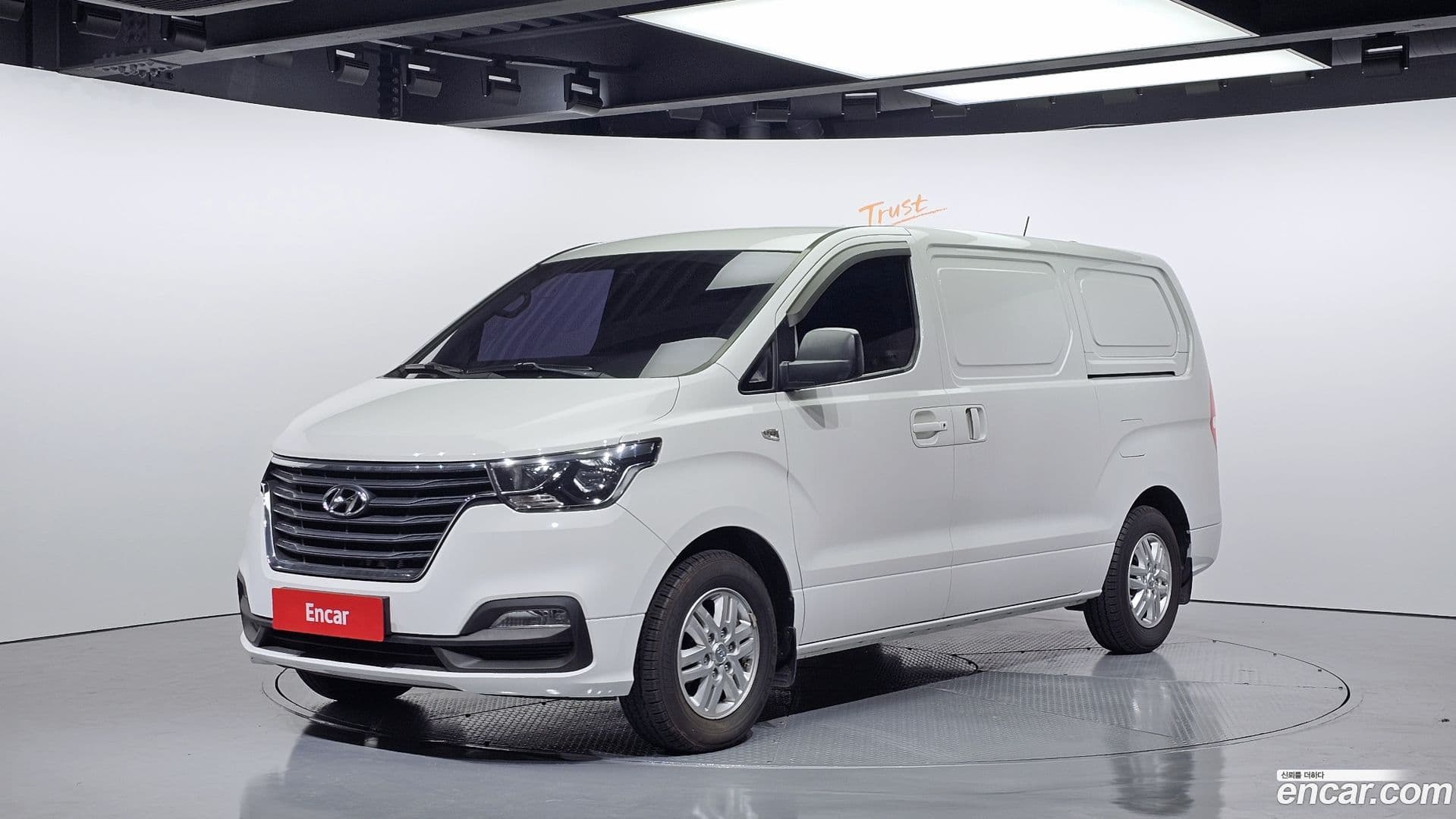 Main__Slider__Photo:Starex Hyundai 2019.2-0