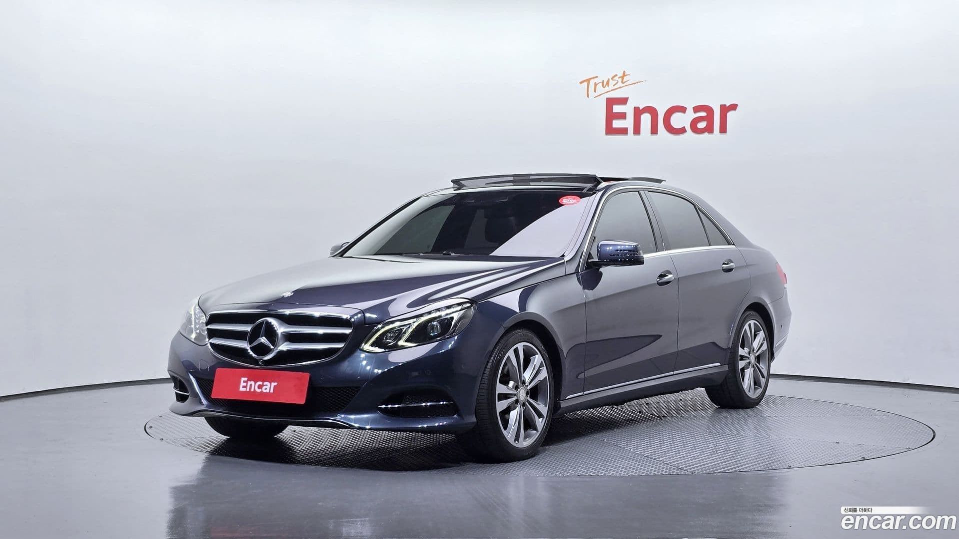 Main__Slider__Photo:E-Class Mercedes-Benz 2015.11-0