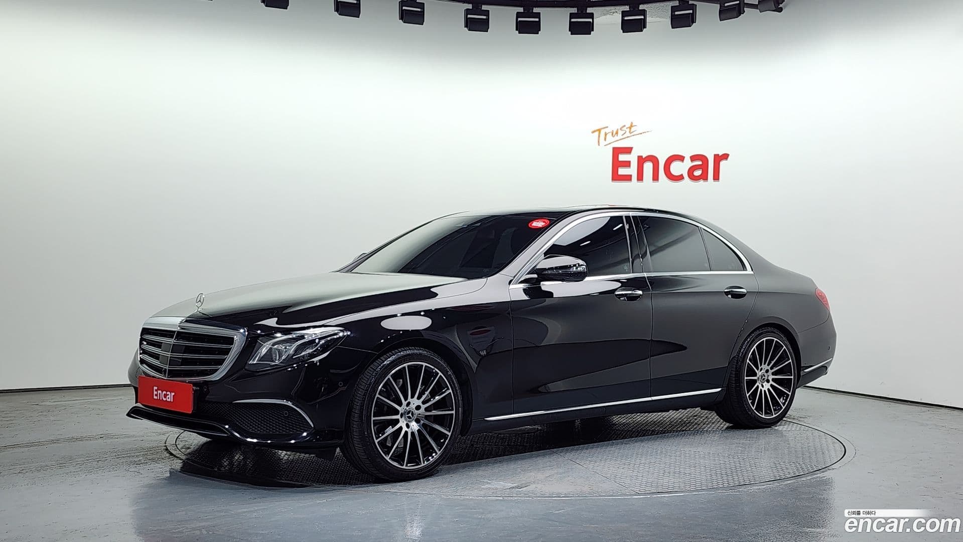 Main__Slider__Photo:E-Class Mercedes-Benz 2020.9-0