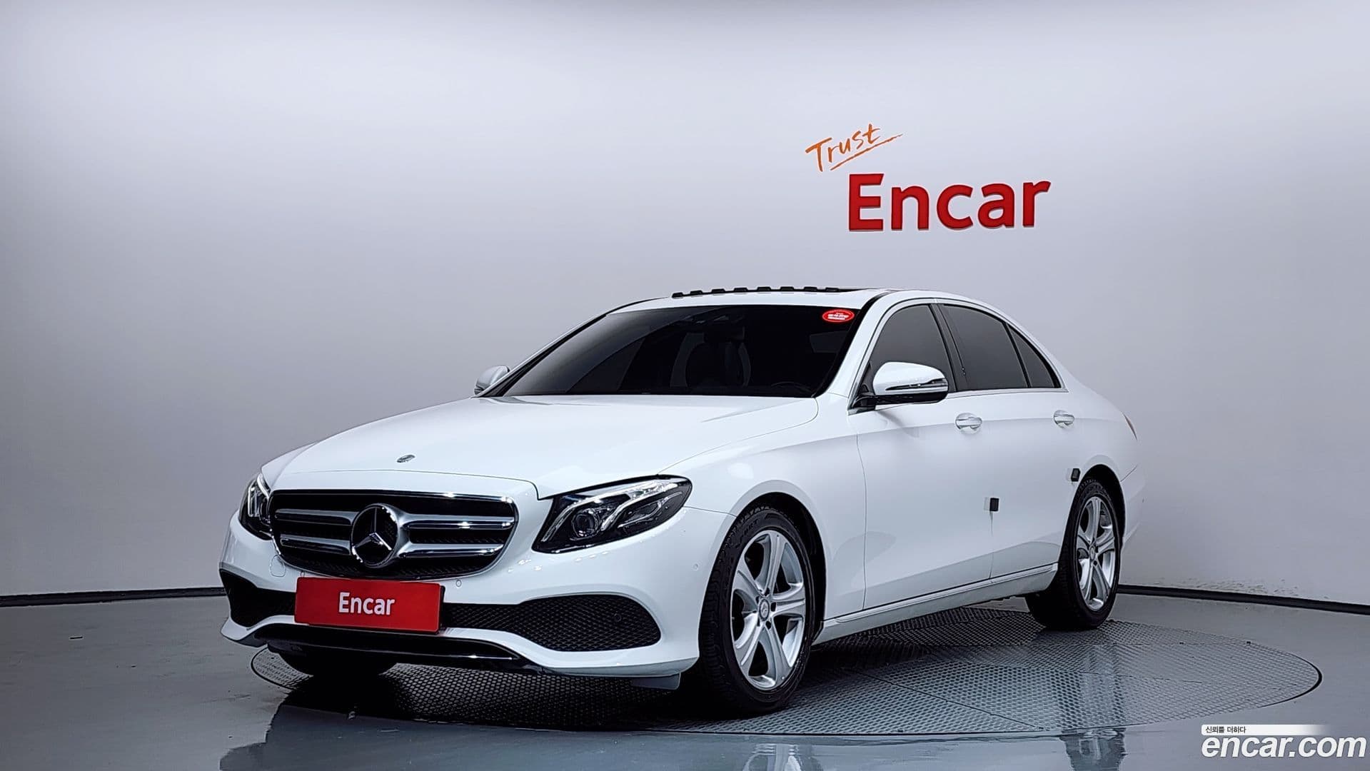 Main__Slider__Photo:E-Class Mercedes-Benz 2017.2-0