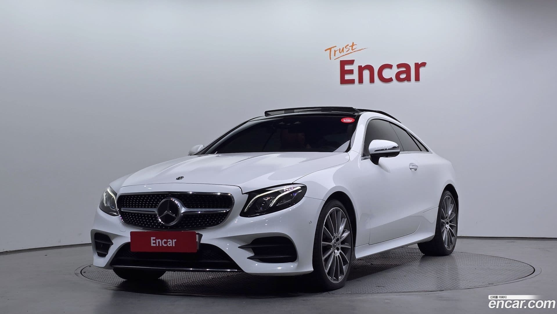 Main__Slider__Photo:E-Class Mercedes-Benz 2018.4-0