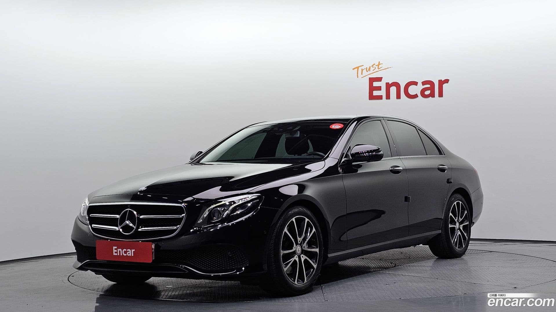 Main__Slider__Photo:E-Class Mercedes-Benz 2016.9-0