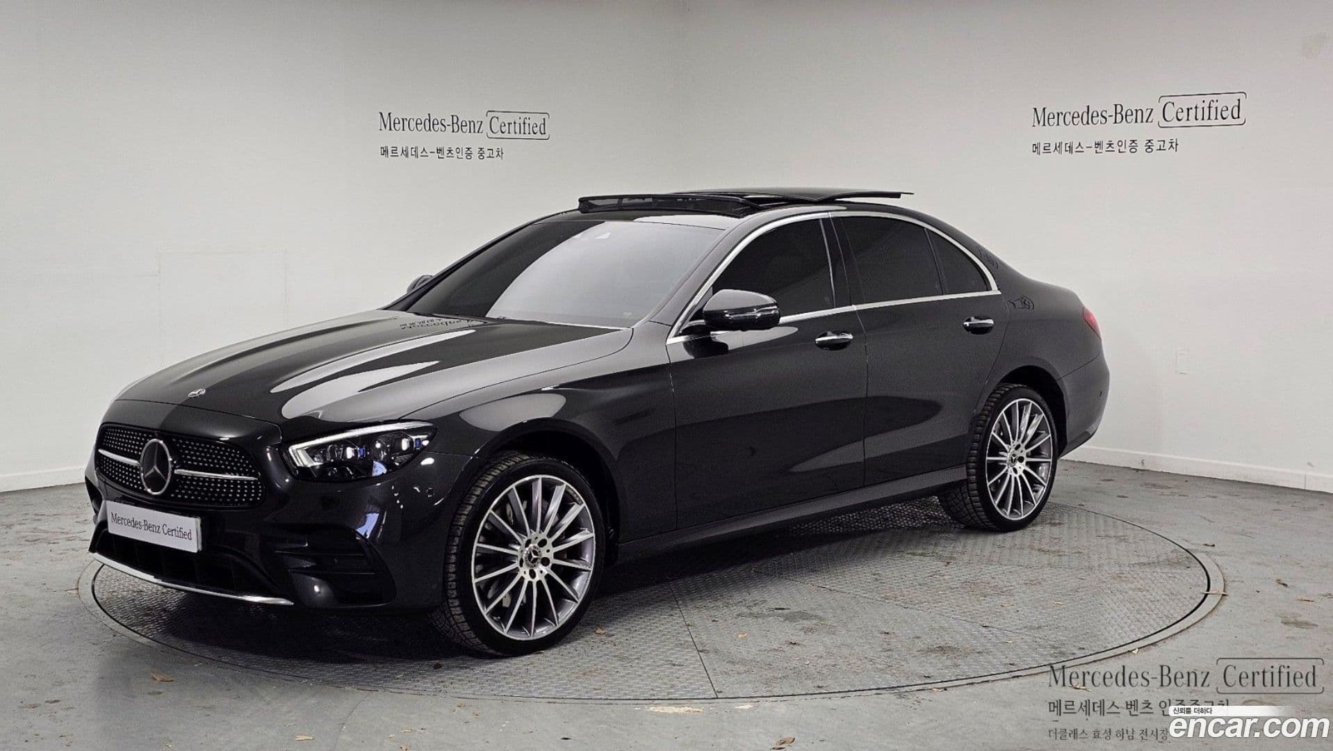 Main__Slider__Photo:E-Class Mercedes-Benz 2021.11-0