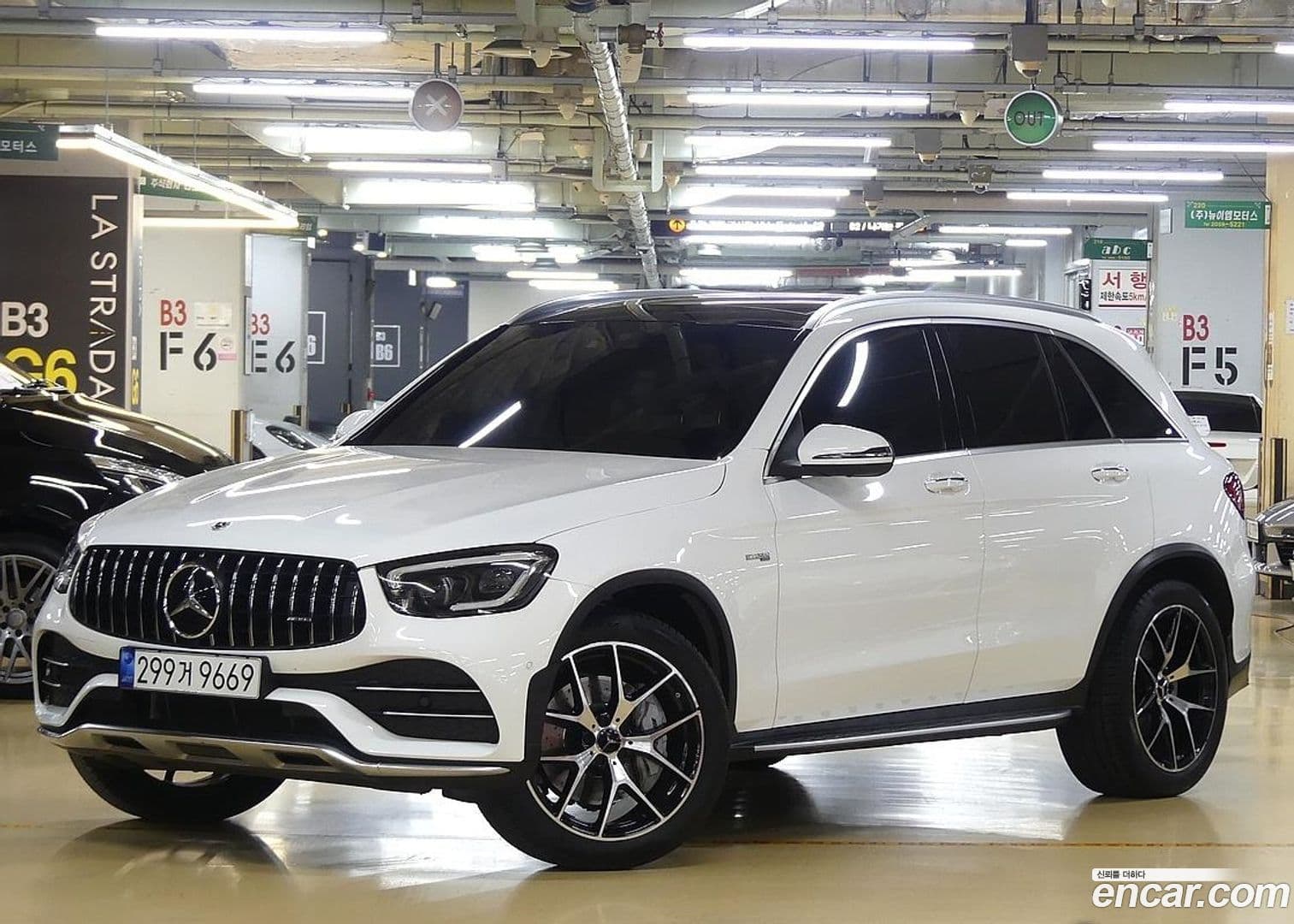 Main__Slider__Photo:GLC-Class Mercedes-Benz 2021.4-0