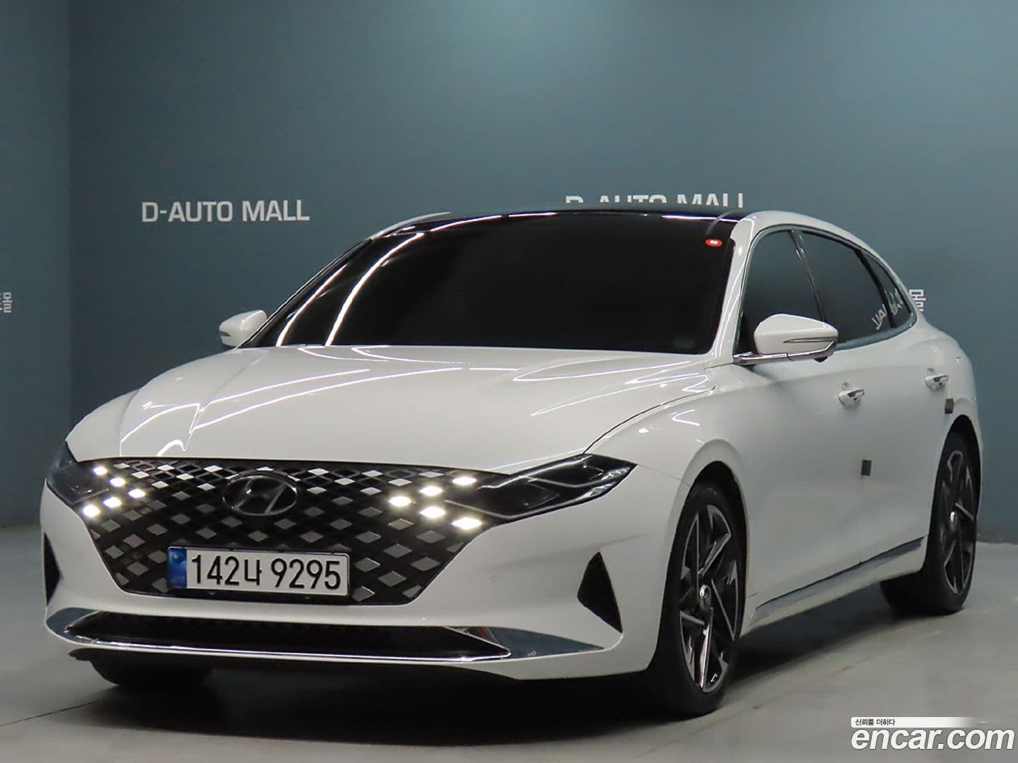 Main__Slider__Photo:Grandeur Hyundai 2020.9-0
