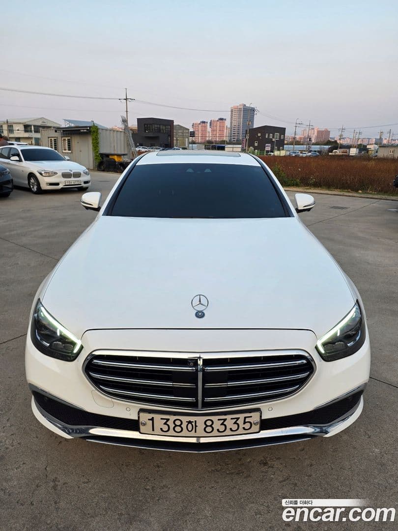 Main__Slider__Photo:E-Class Mercedes-Benz 2022.7-0