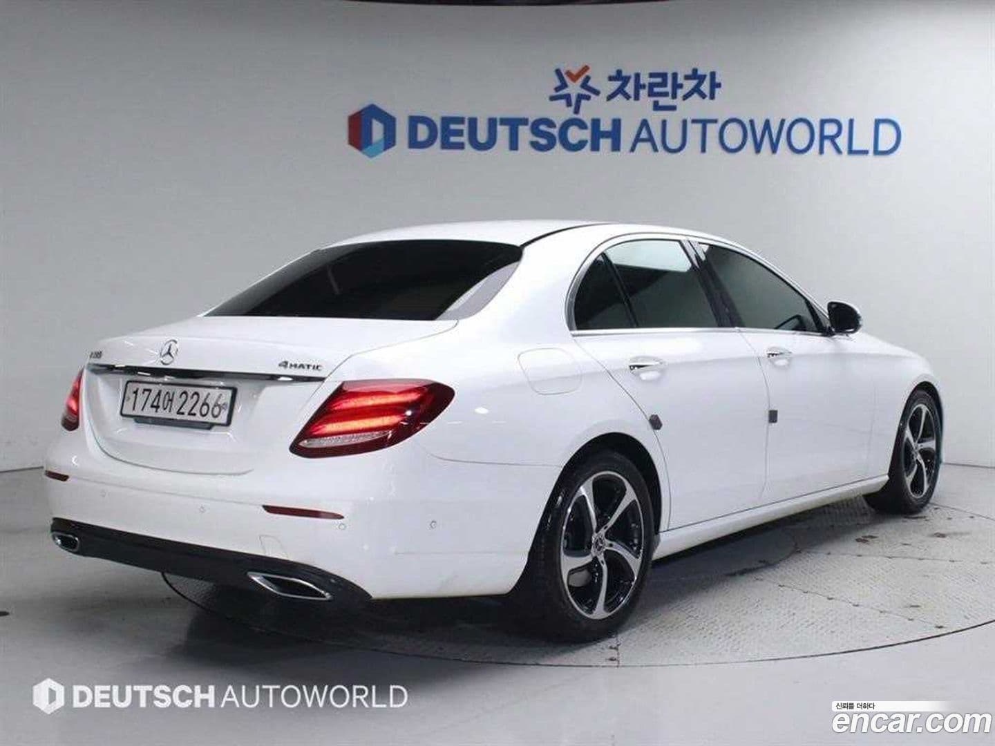 Main__Slider__Photo:E-Class Mercedes-Benz 2020.5-0