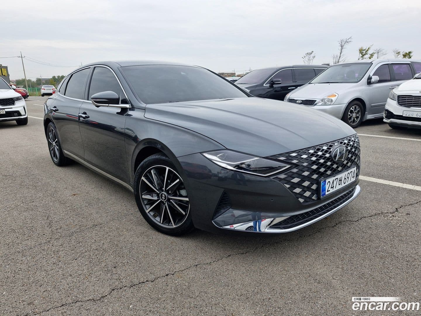Main__Slider__Photo:Grandeur Hyundai 2022.8-0