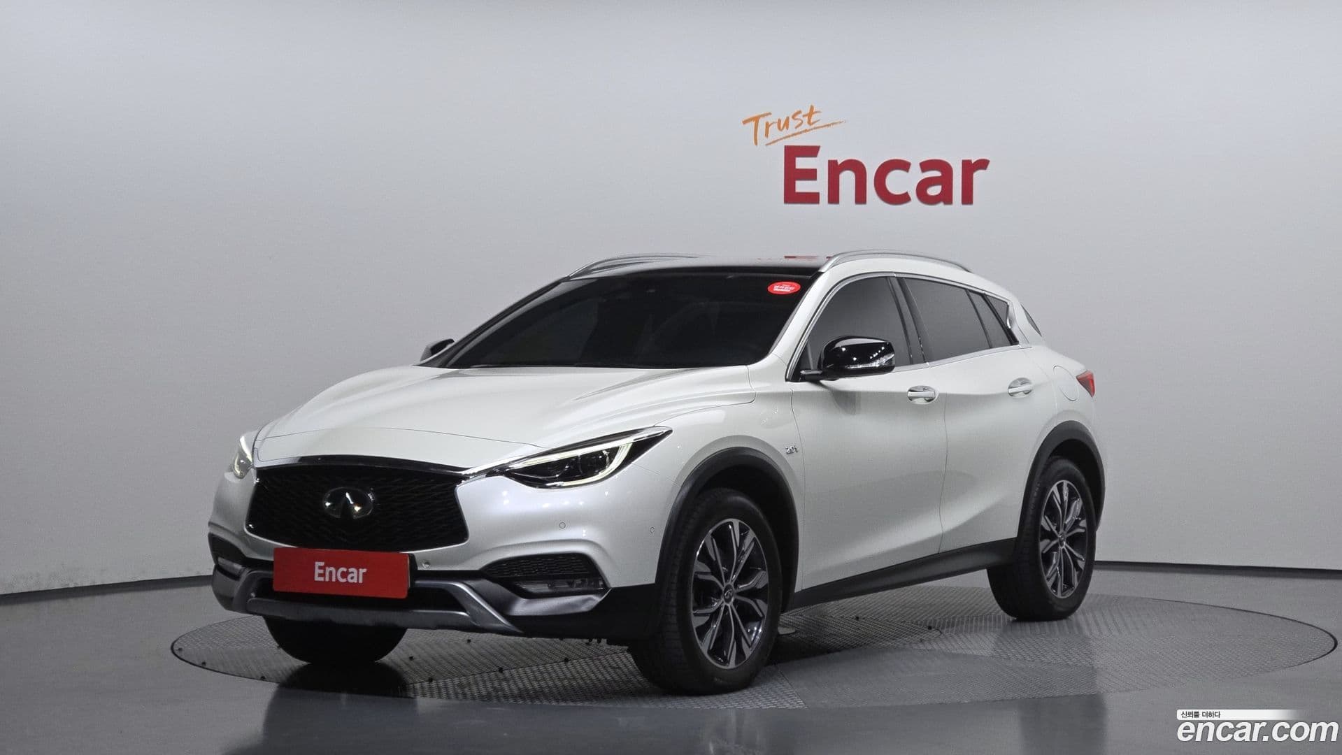 Main__Slider__Photo:QX30 Infiniti 2019.8-0
