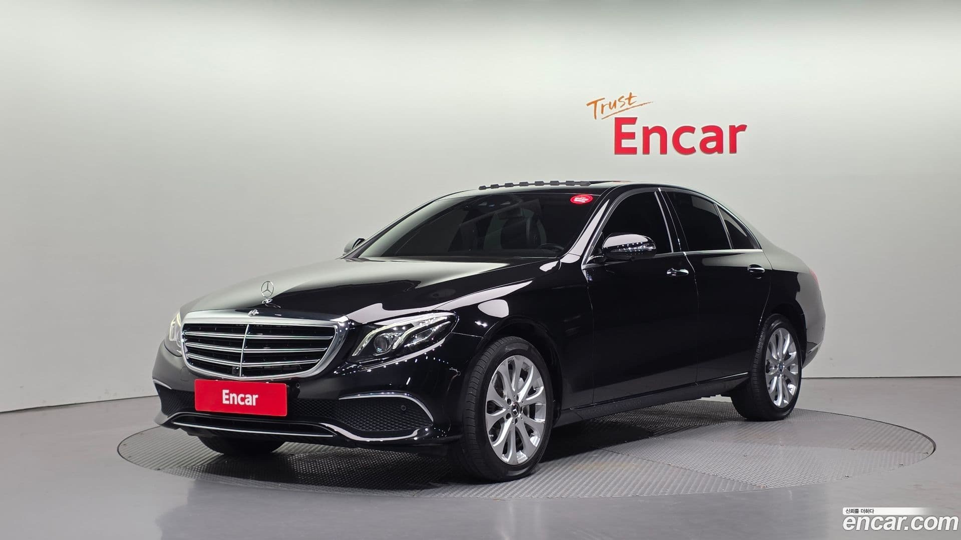 Main__Slider__Photo:E-Class Mercedes-Benz 2018.2-0
