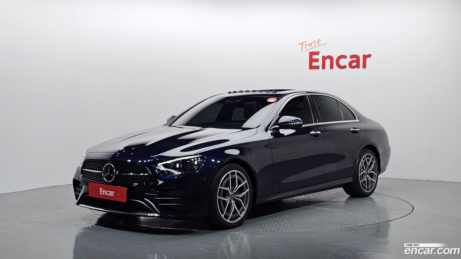 Main__Slider__Photo:E-Class Mercedes-Benz 2020.11-0