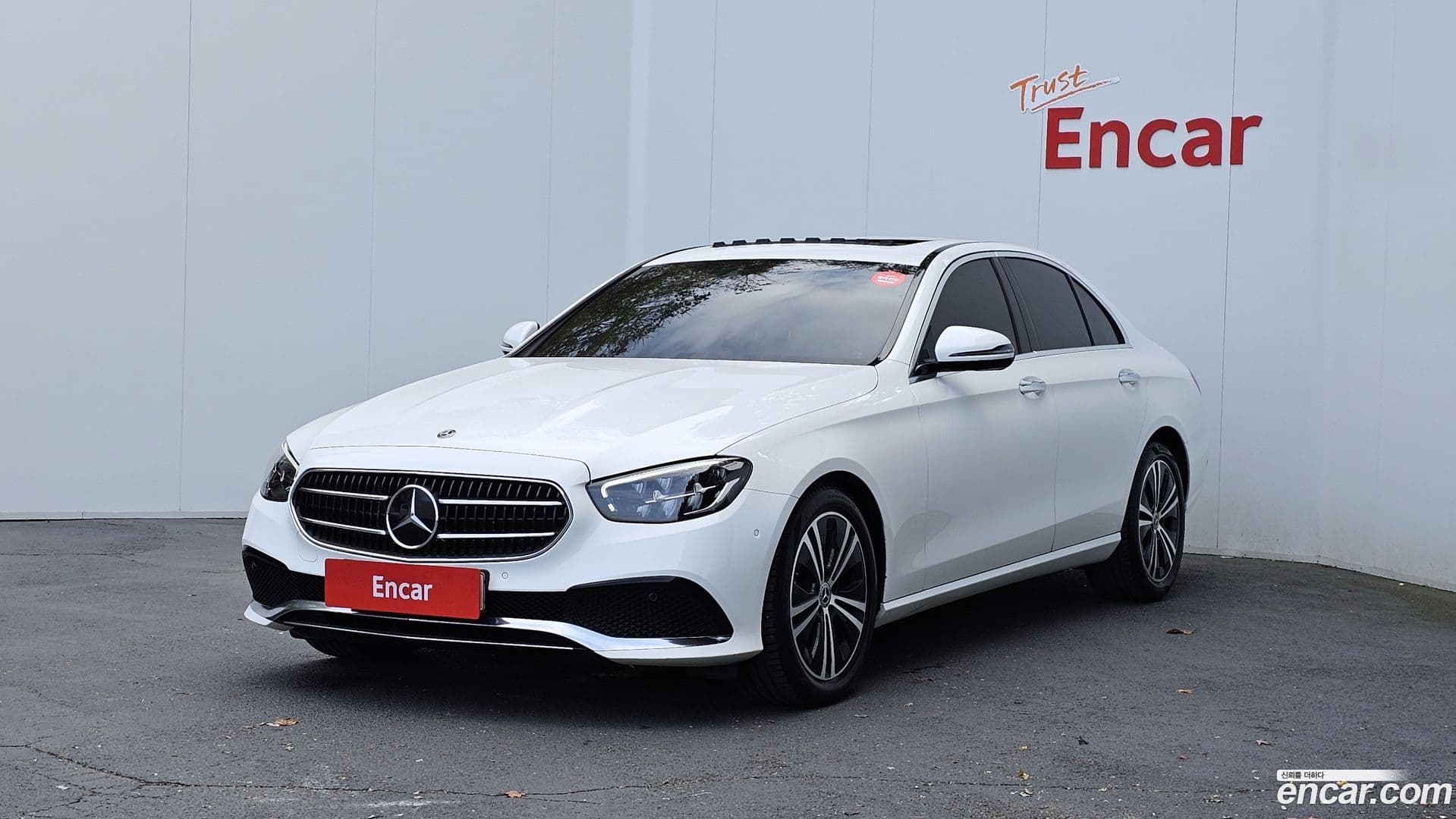 Main__Slider__Photo:E-Class Mercedes-Benz 2020.11-0