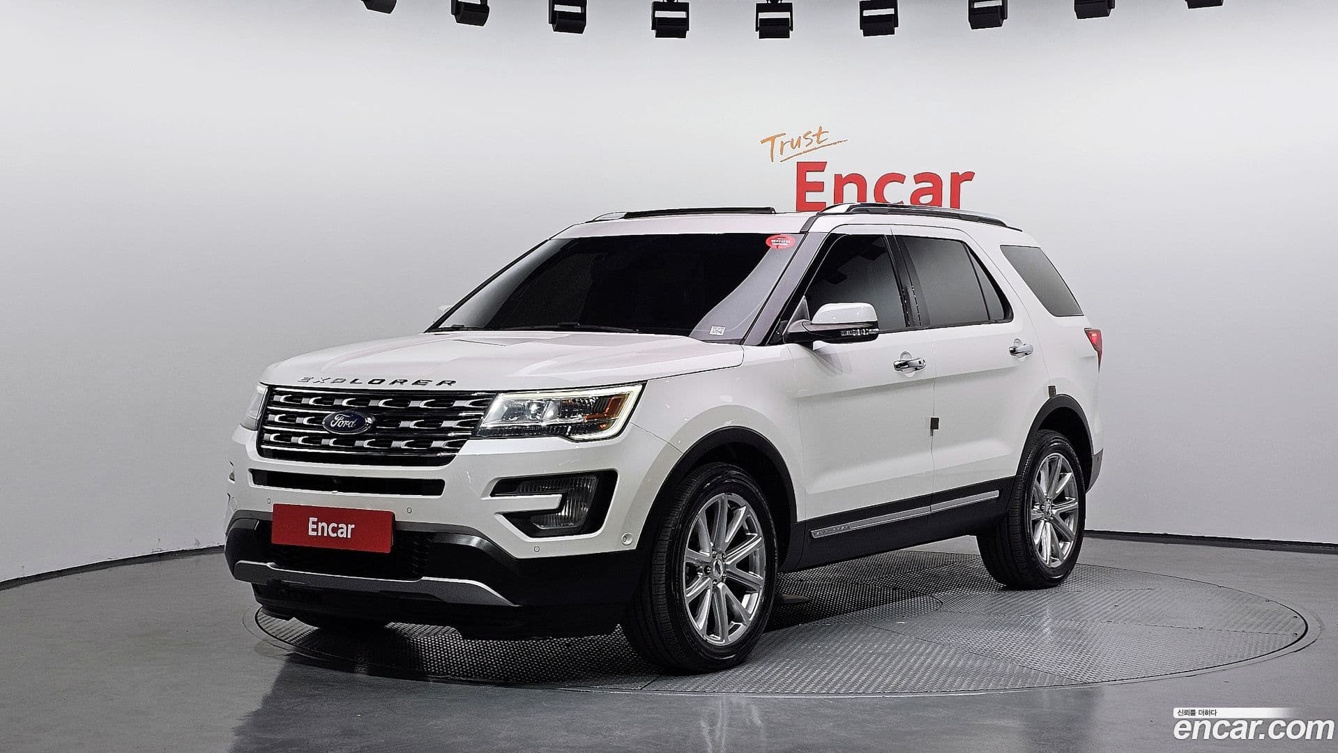 Main__Slider__Photo:Explorer Ford 2017.0-0