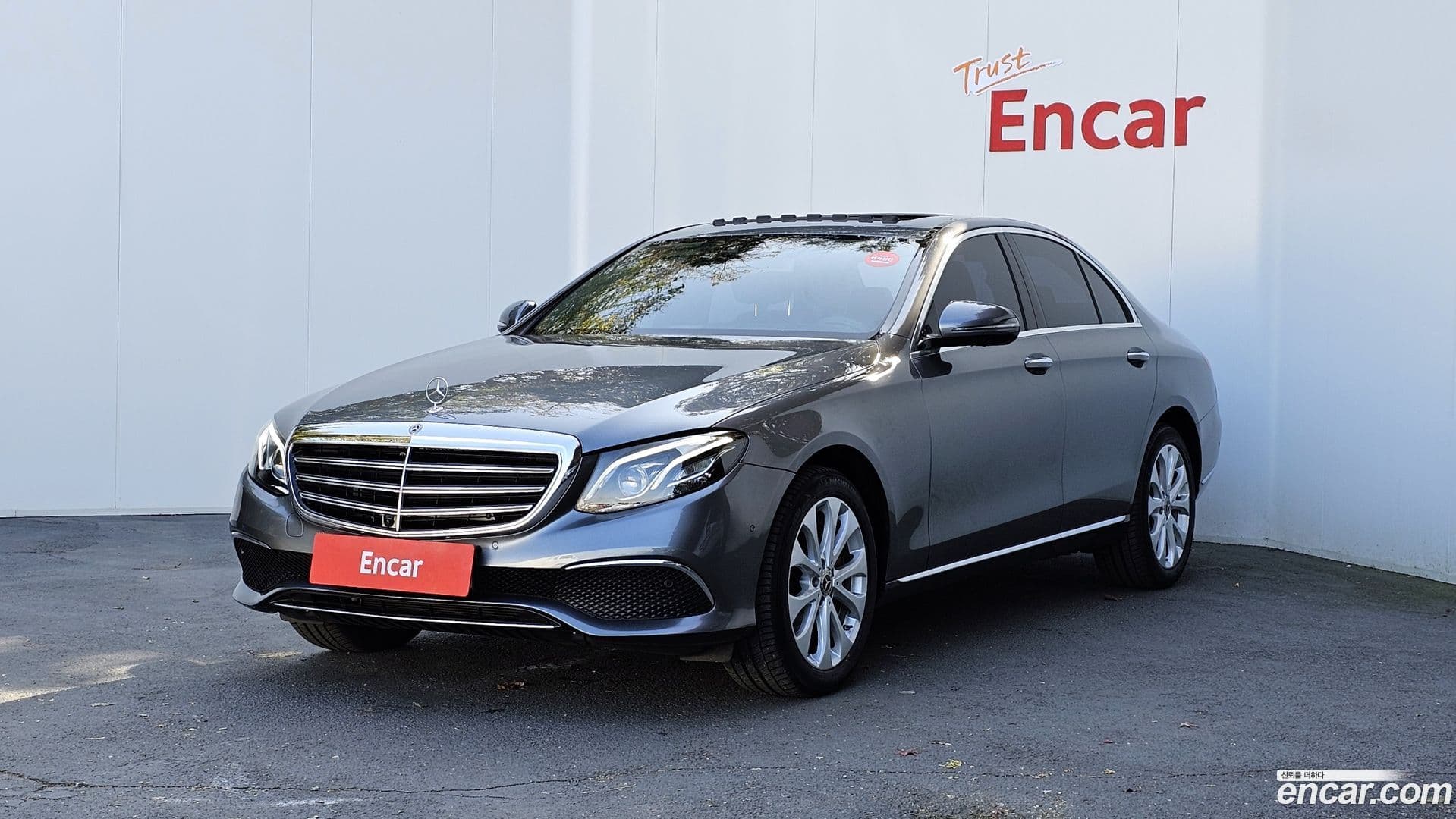 Main__Slider__Photo:E-Class Mercedes-Benz 2018.7-0