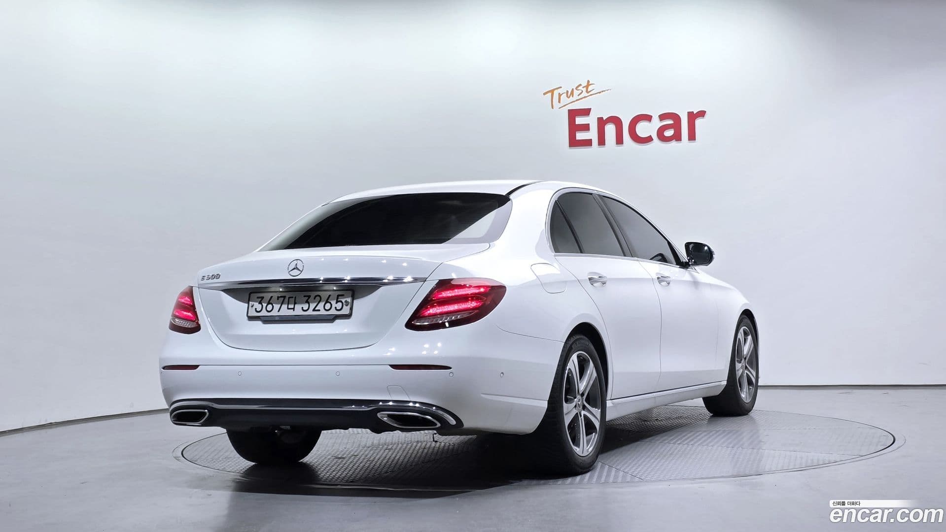 Main__Slider__Photo:E-Class Mercedes-Benz 2020.5-1