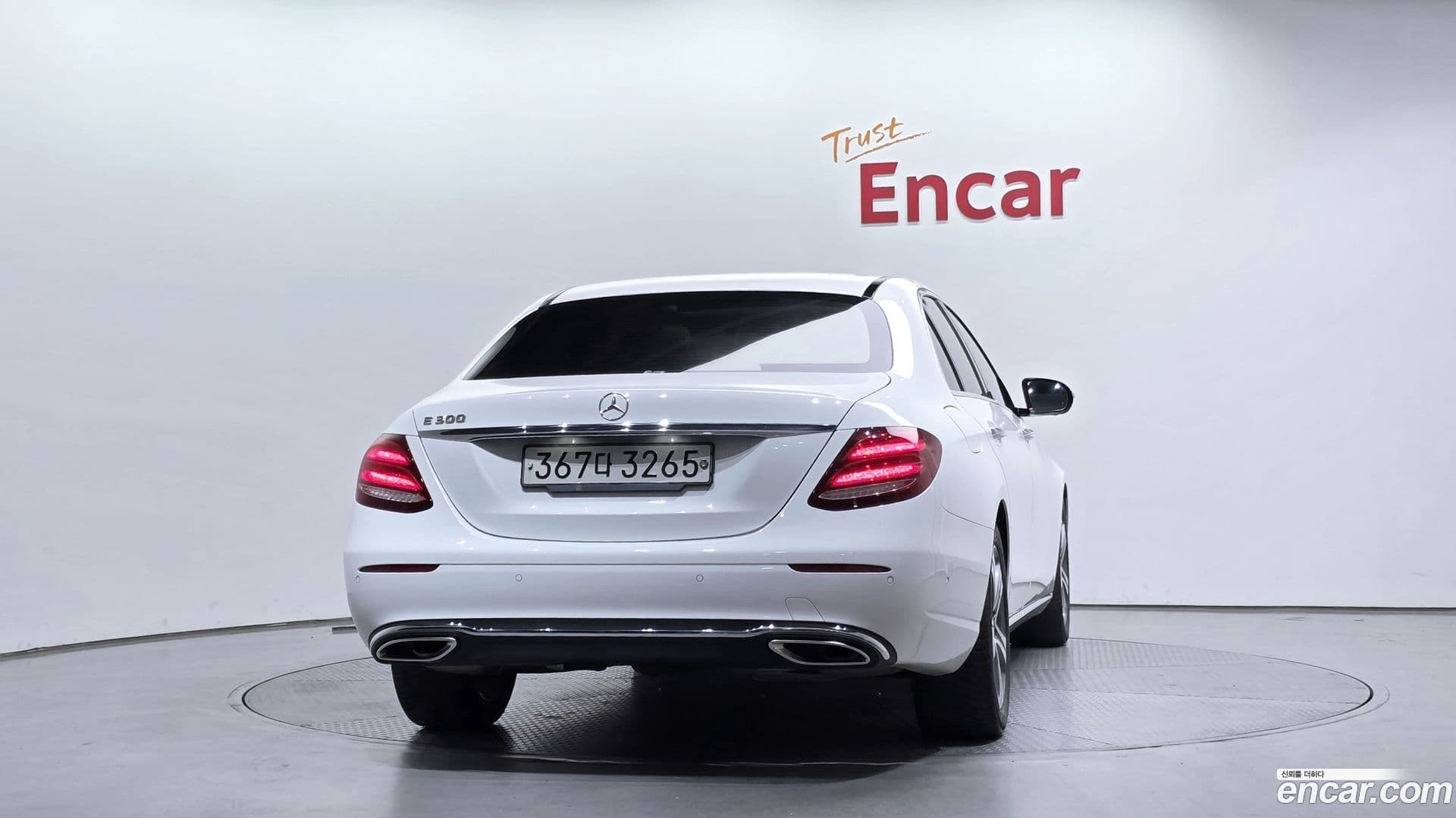 Main__Slider__Photo:E-Class Mercedes-Benz 2020.5-3
