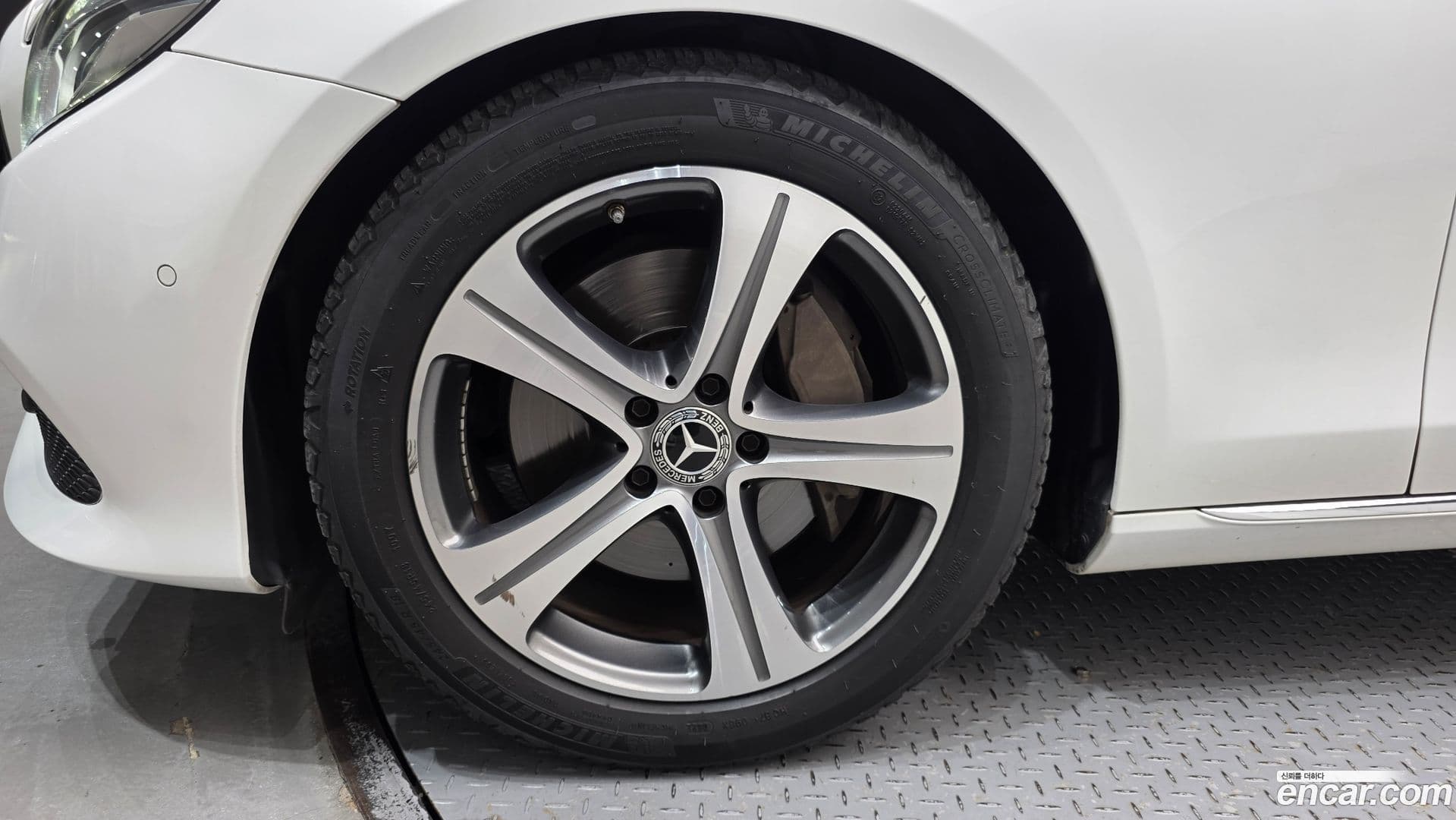 Main__Slider__Photo:E-Class Mercedes-Benz 2020.5-4