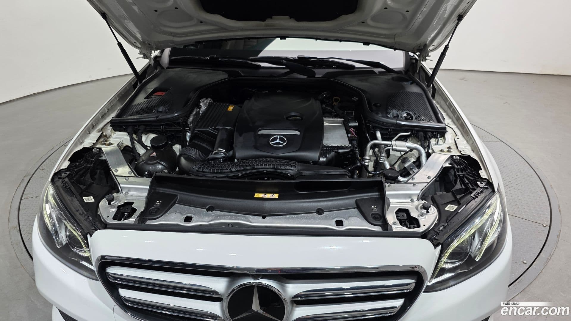 Main__Slider__Photo:E-Class Mercedes-Benz 2020.5-5
