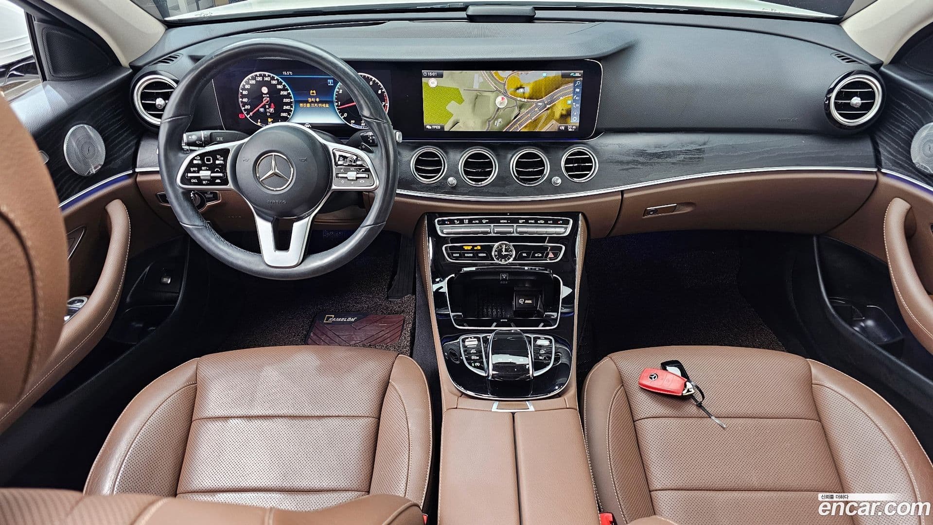 Main__Slider__Photo:E-Class Mercedes-Benz 2020.5-6