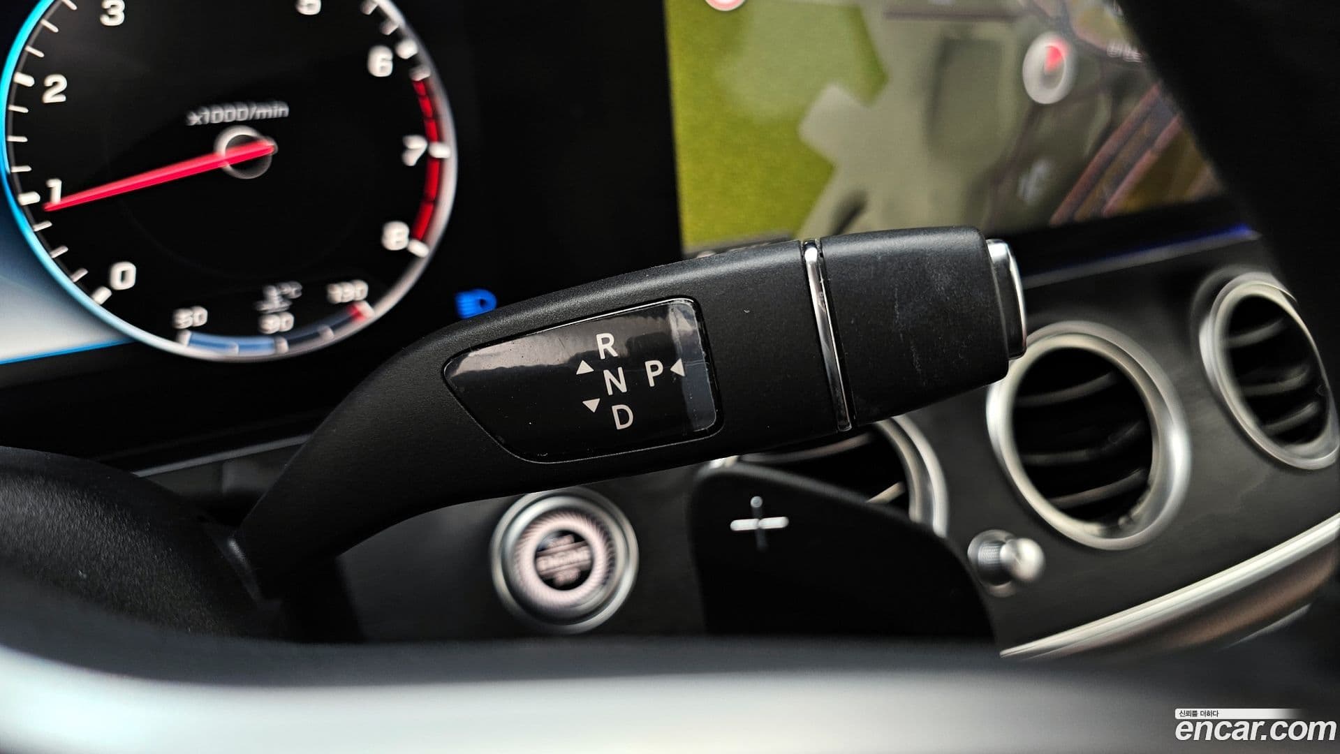 Main__Slider__Photo:E-Class Mercedes-Benz 2020.5-8