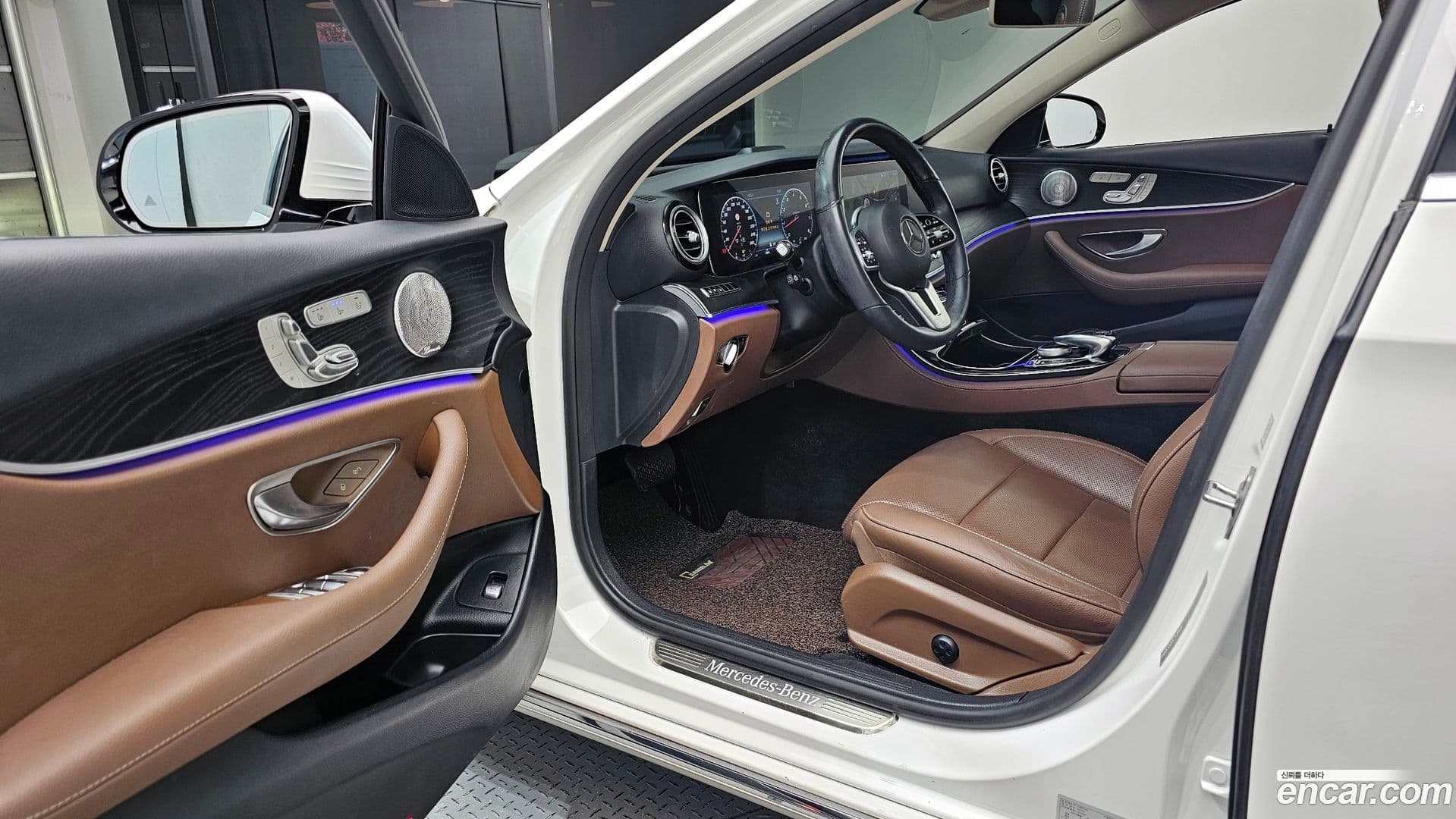 Main__Slider__Photo:E-Class Mercedes-Benz 2020.5-9