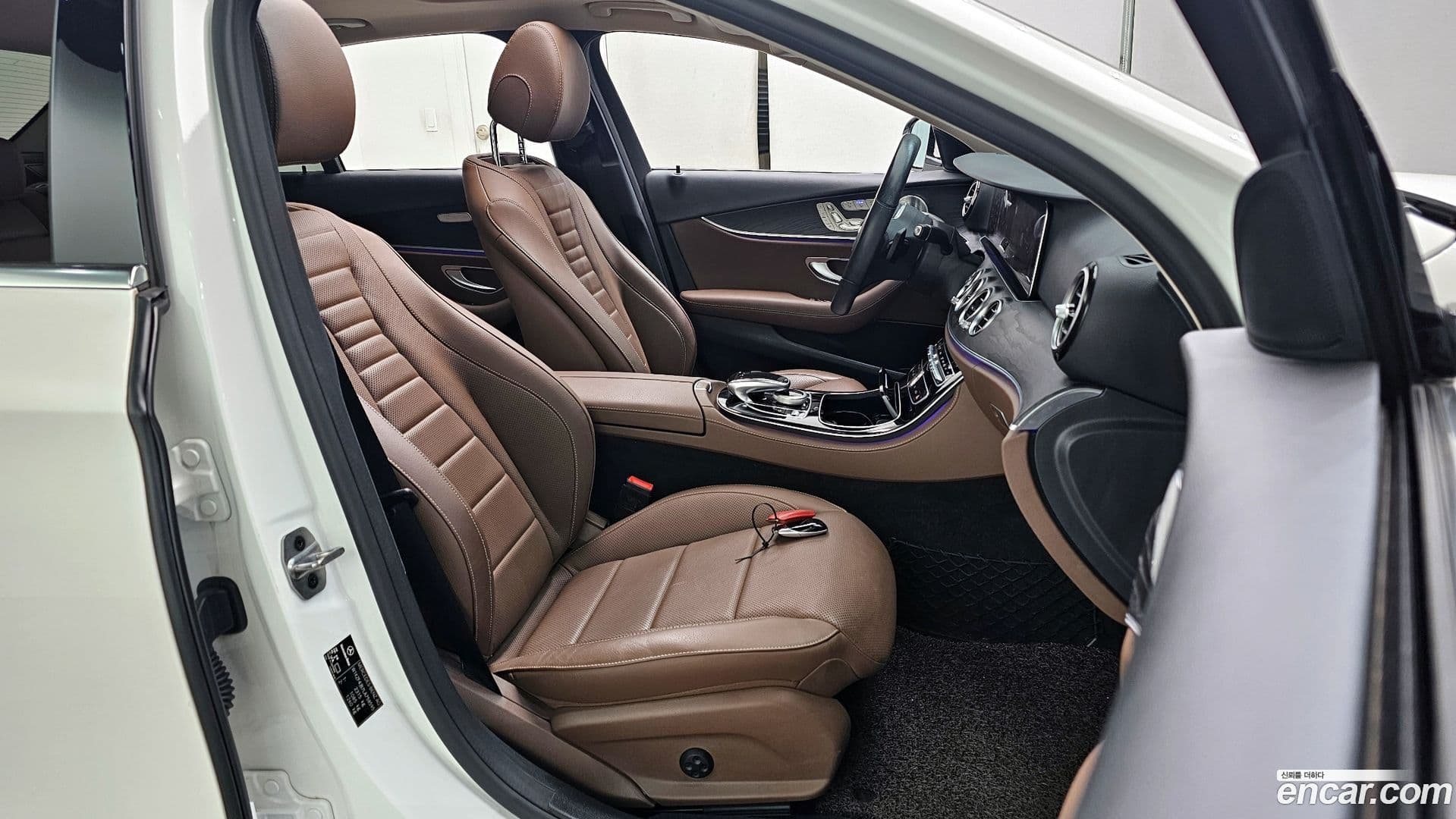 Main__Slider__Photo:E-Class Mercedes-Benz 2020.5-10