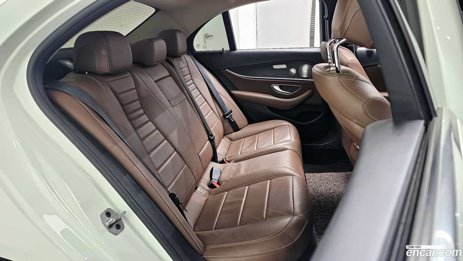 E-Class Mercedes-Benz 2020.5-OPTION-16