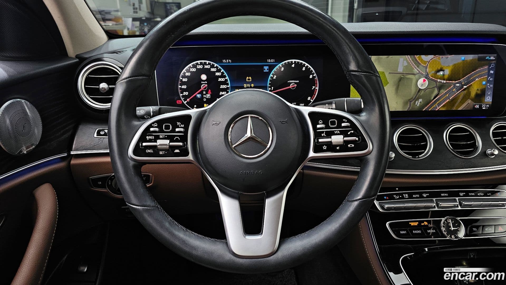 Main__Slider__Photo:E-Class Mercedes-Benz 2020.5-13