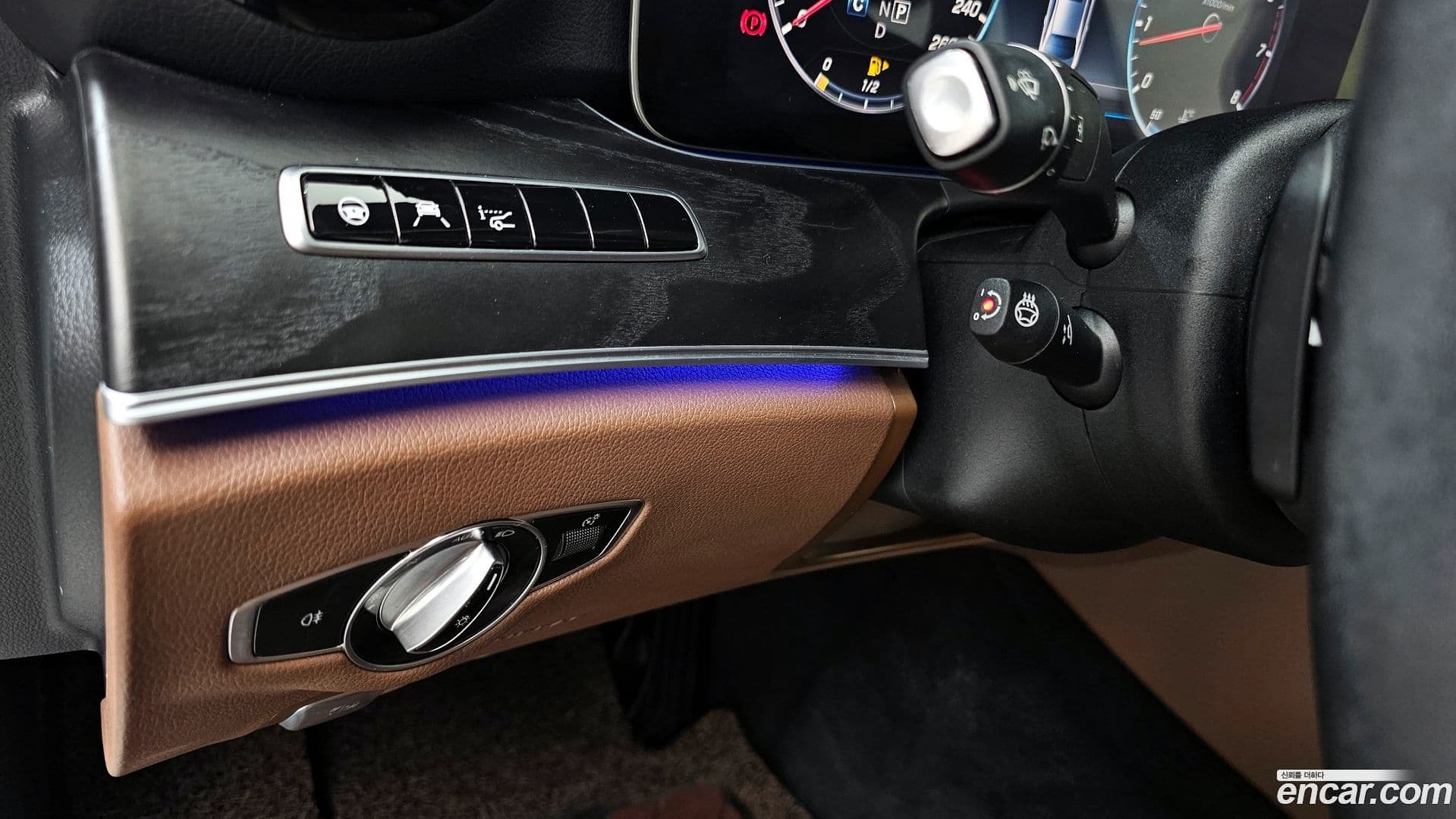 Main__Slider__Photo:E-Class Mercedes-Benz 2020.5-14