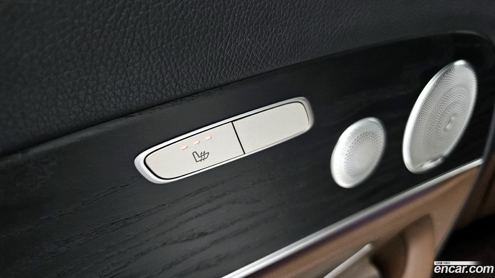Main__Slider__Photo:E-Class Mercedes-Benz 2020.5-18