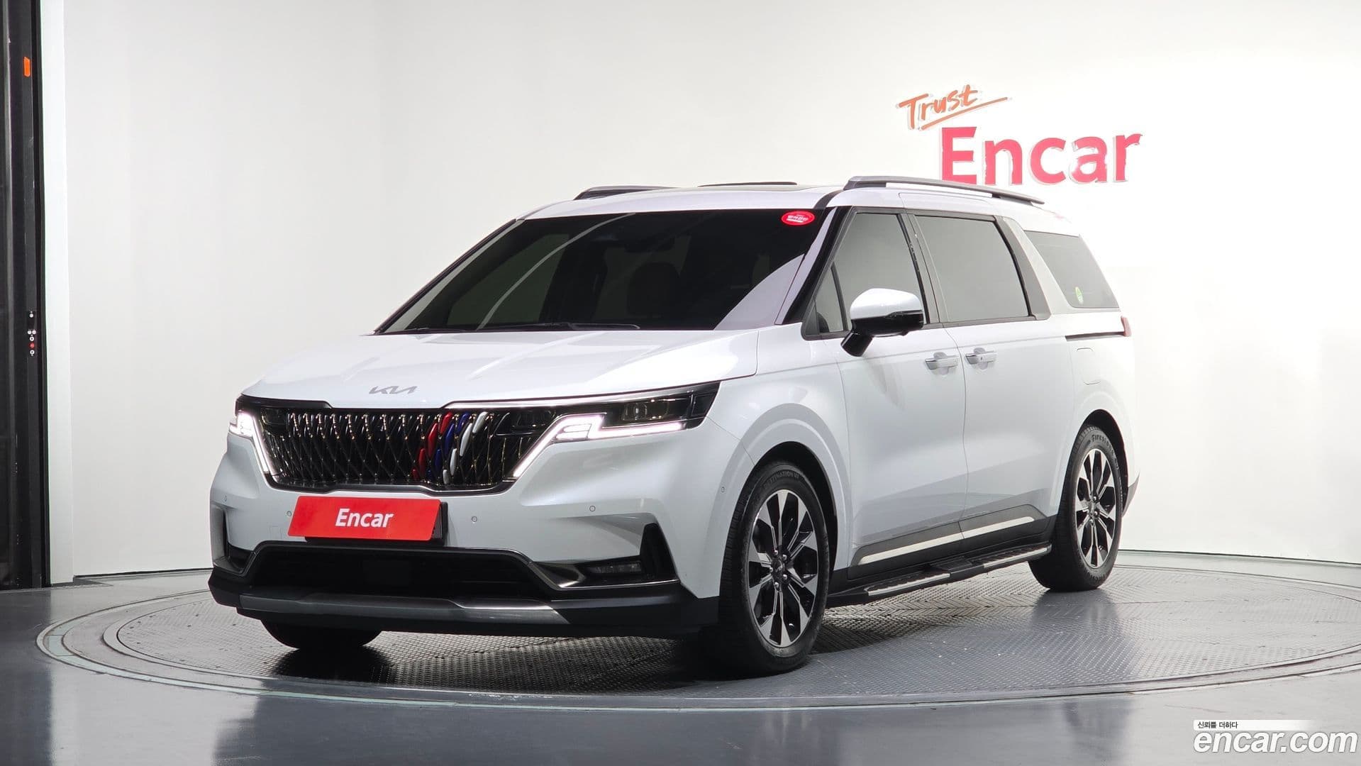 Main__Slider__Photo:Canival Kia 2023.1-0