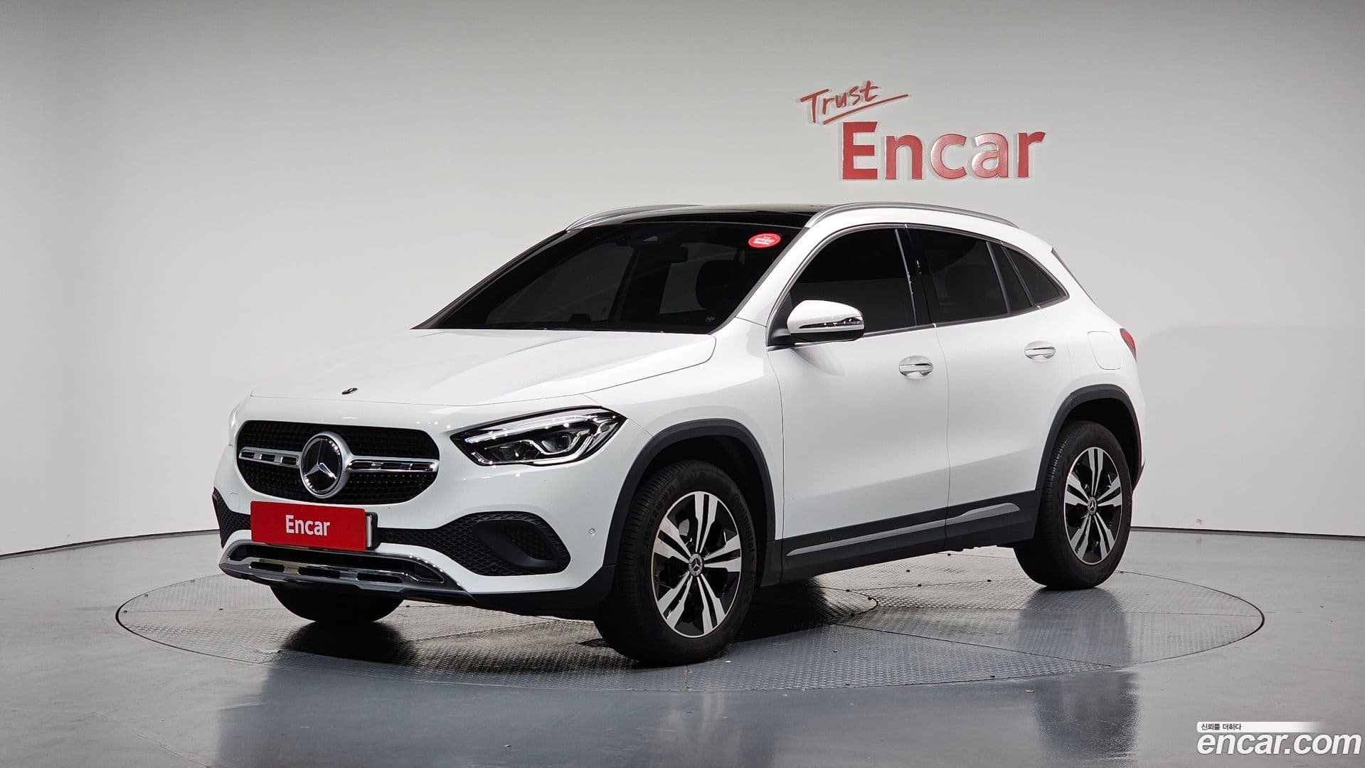 Main__Slider__Photo:GLA-Class Mercedes-Benz 2021.8-0