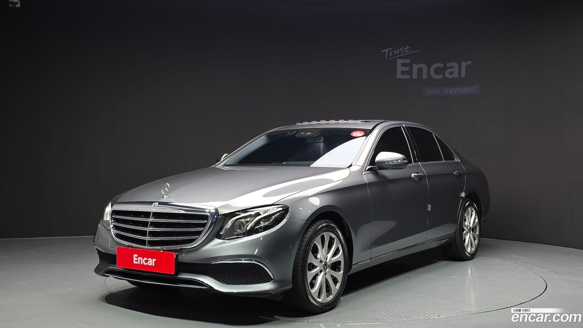 Main__Slider__Photo:E-Class Mercedes-Benz 2020.6-0