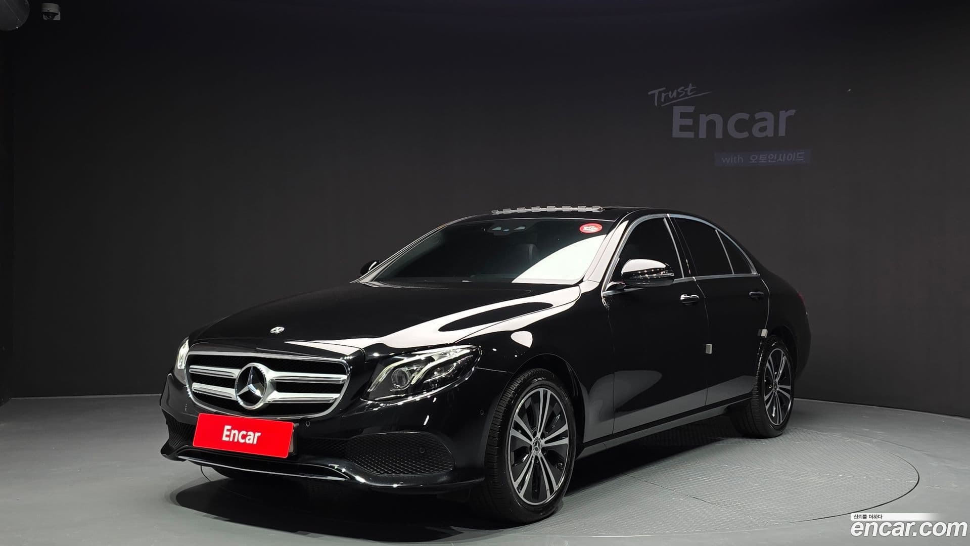Main__Slider__Photo:E-Class Mercedes-Benz 2020.8-0