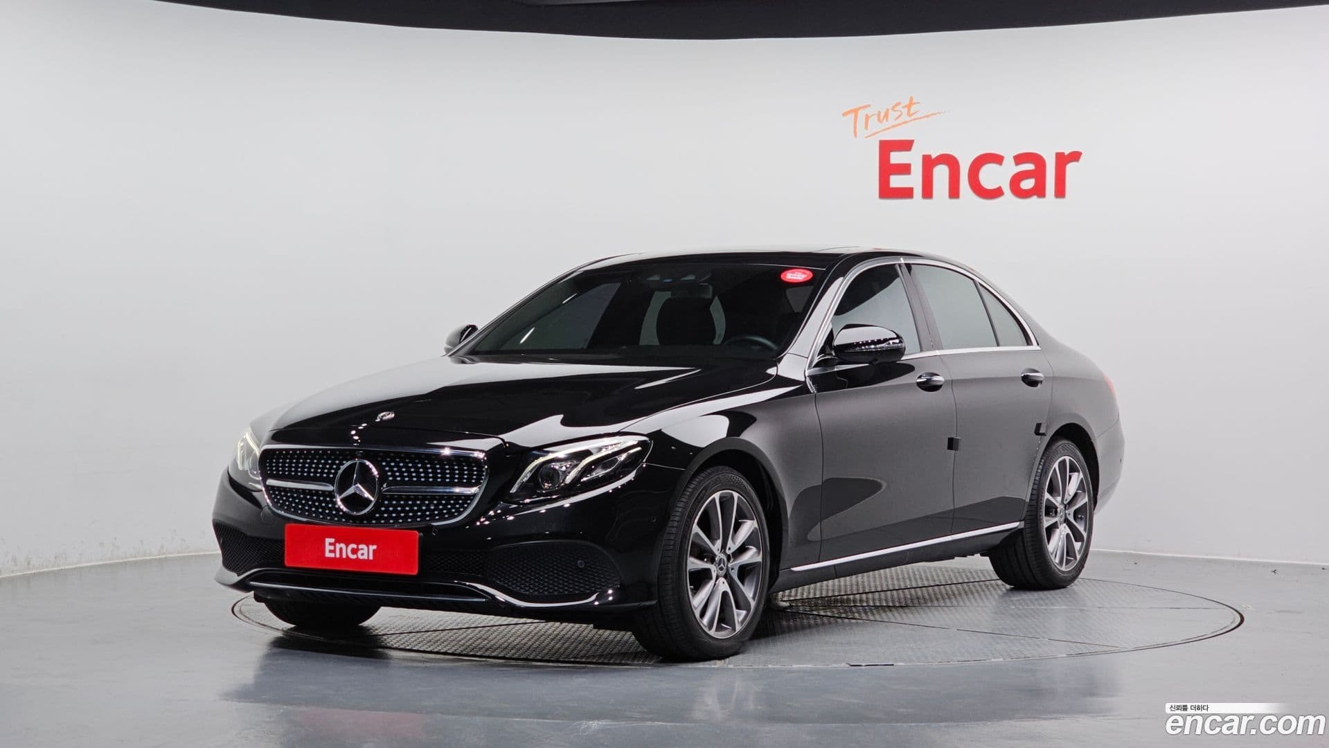 Main__Slider__Photo:E-Class Mercedes-Benz 2019.4-0