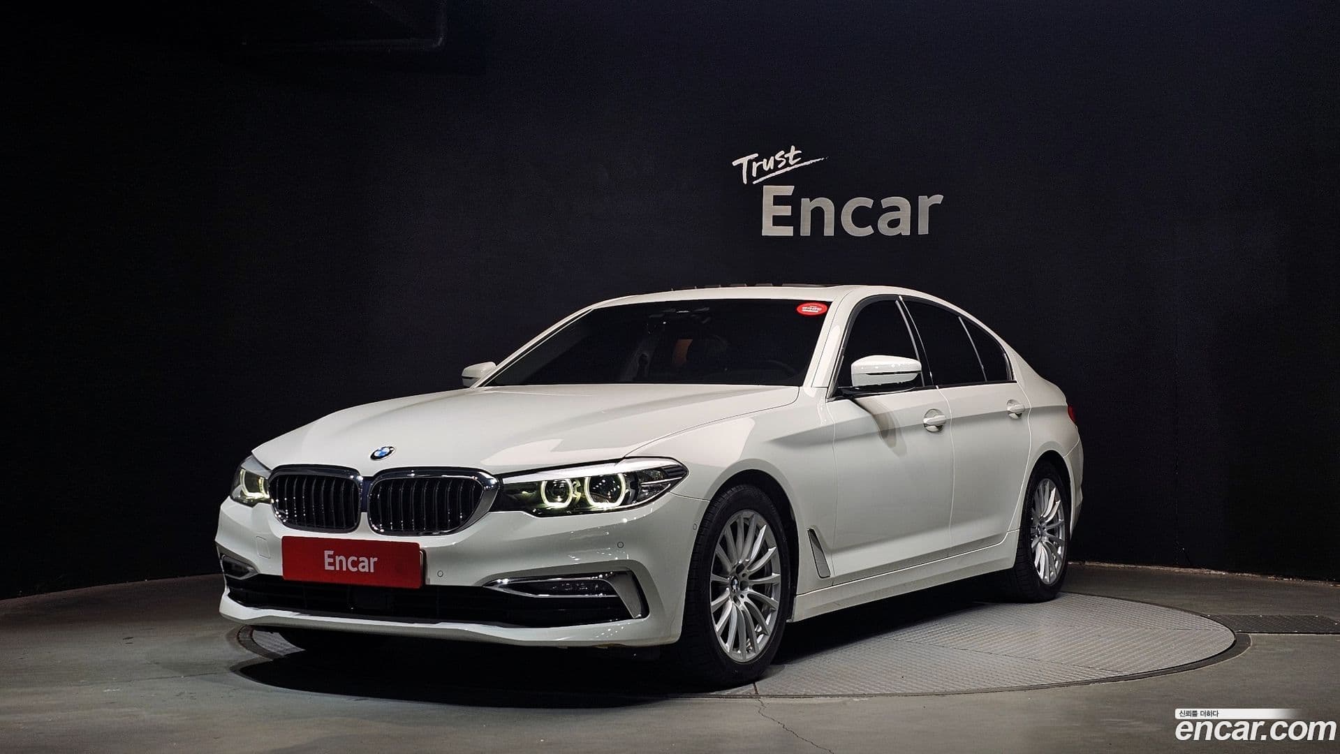 Main__Slider__Photo:5-Series BMW 2019.6-0