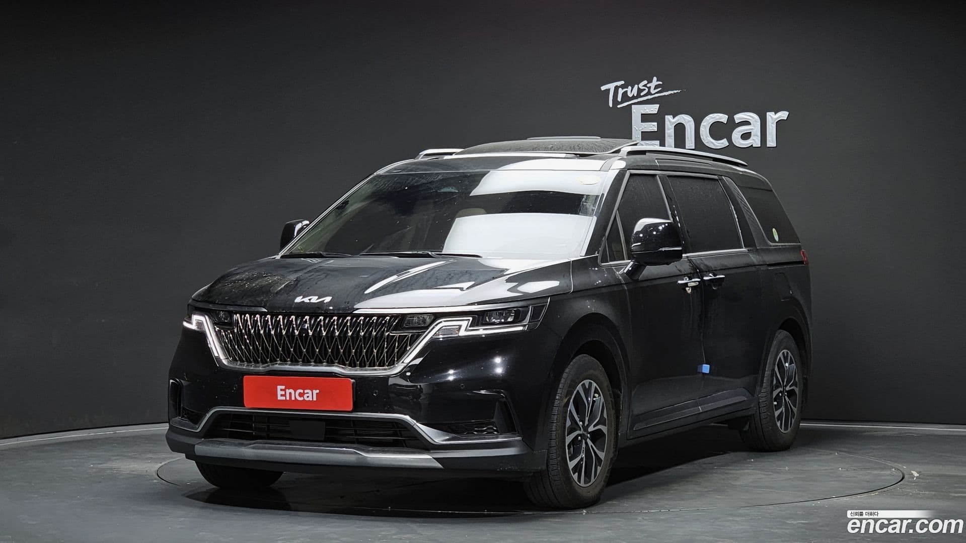 Main__Slider__Photo:Canival Kia 2023.10-0