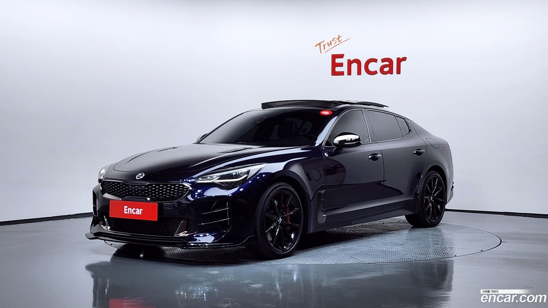 Main__Slider__Photo:Stinger Kia 2019.8-0